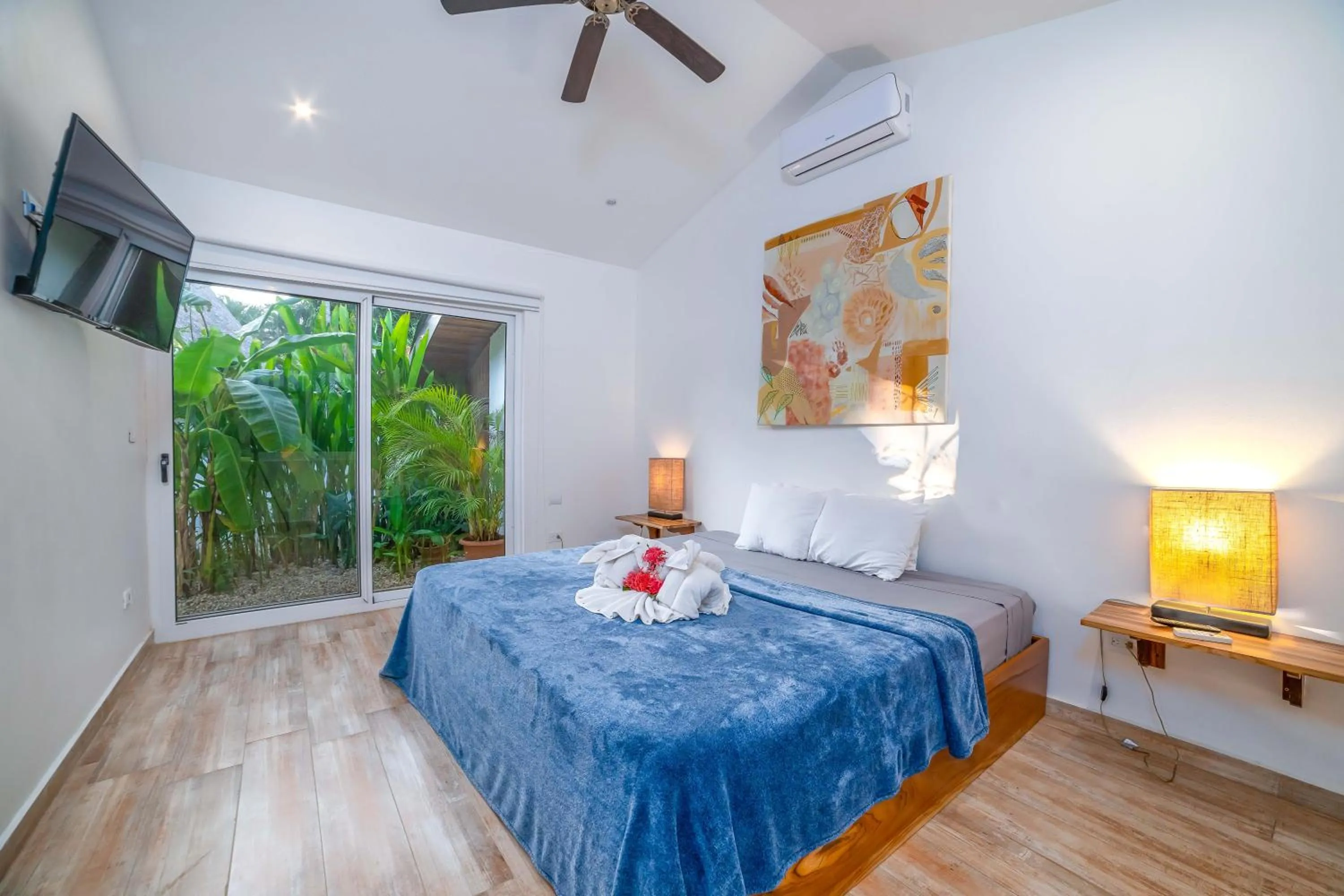 Photo of the whole room, Bed in Hotel Pasatiempo