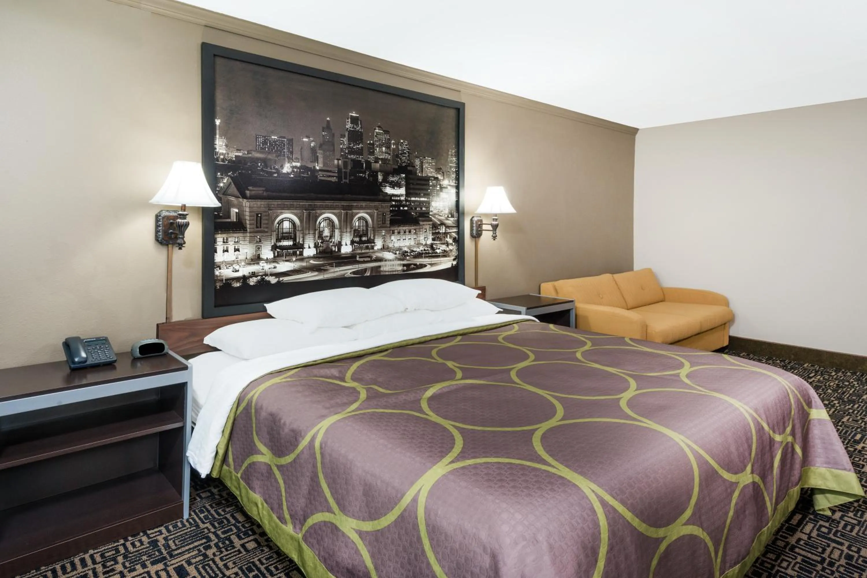 Bedroom, Bed in Super 8 by Wyndham Warrensburg