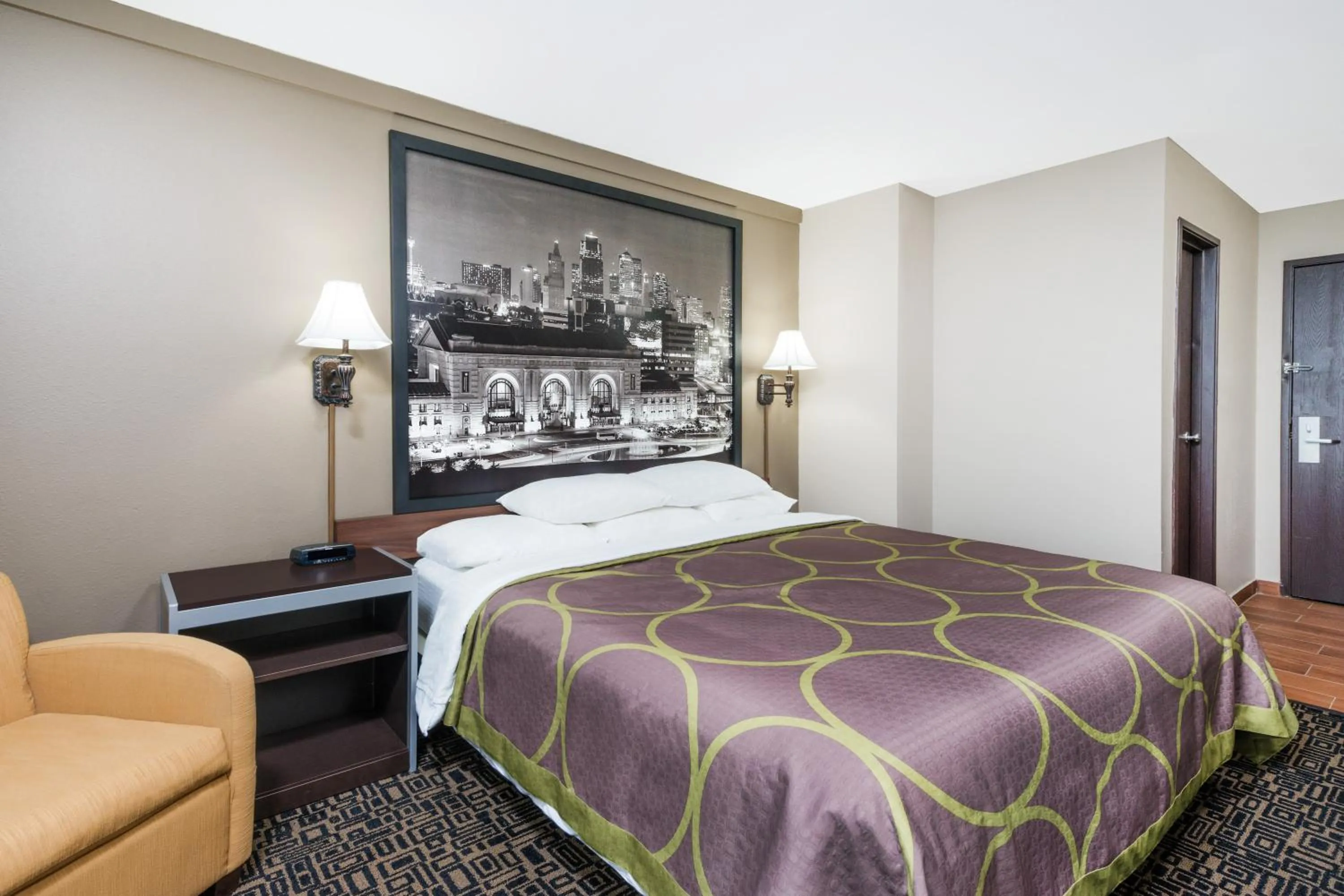 Bedroom, Bed in Super 8 by Wyndham Warrensburg