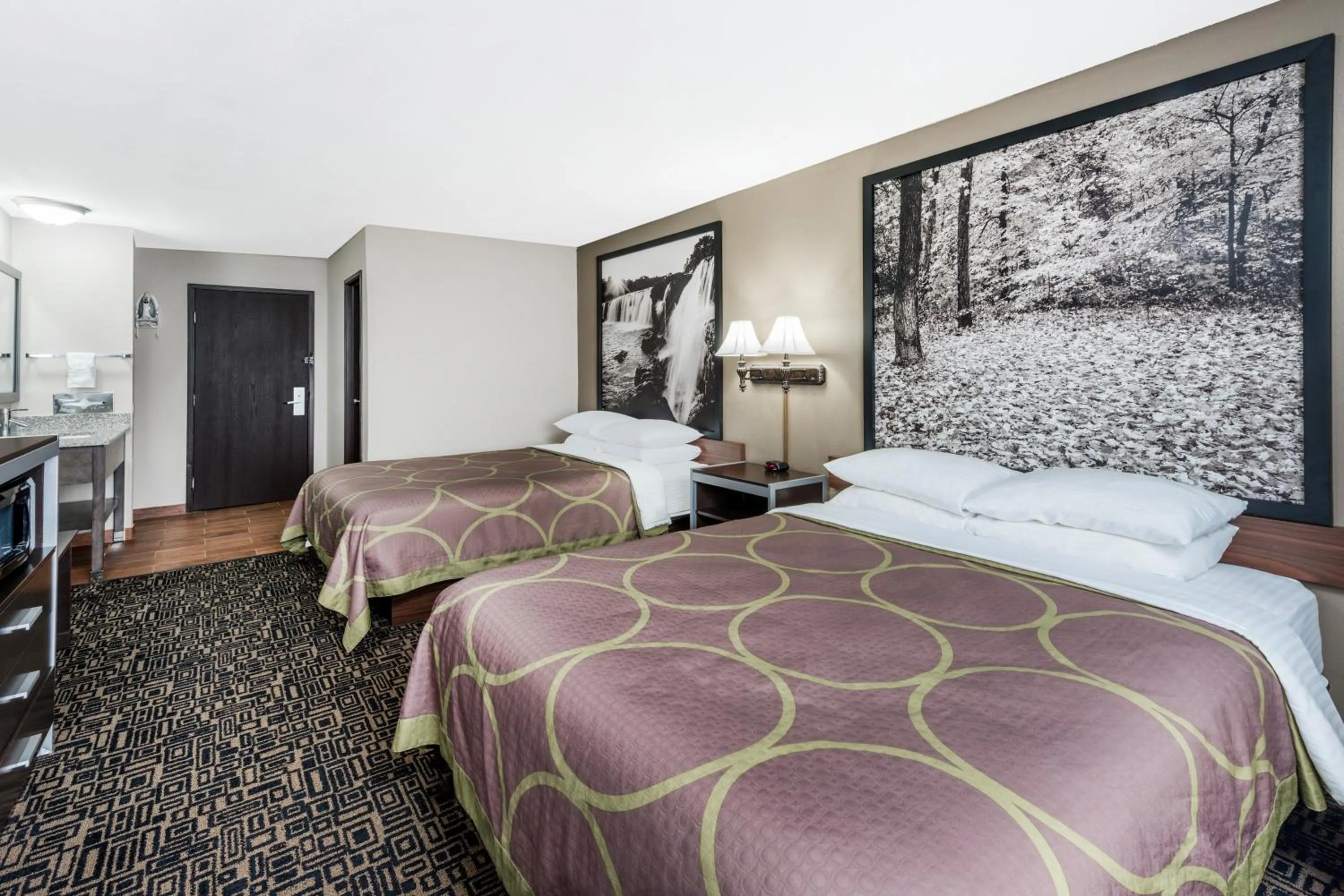 Bedroom, Bed in Super 8 by Wyndham Warrensburg