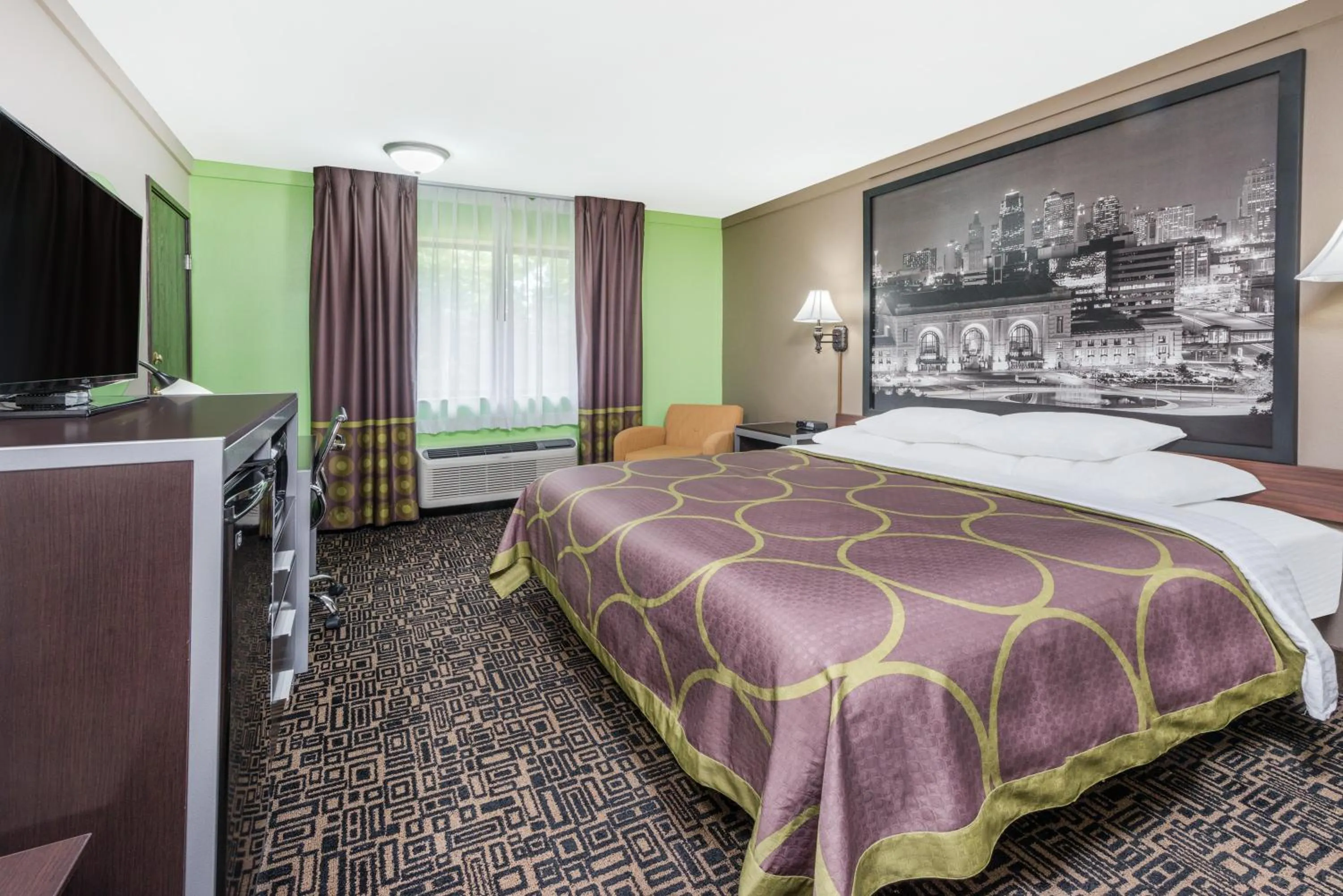 Bedroom, Bed in Super 8 by Wyndham Warrensburg