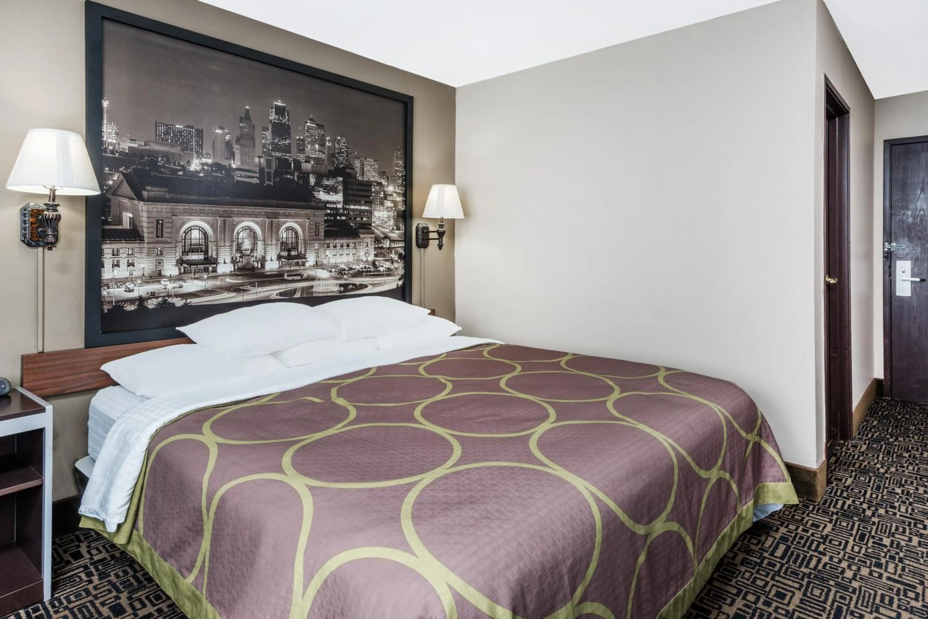 Bed in Super 8 by Wyndham Warrensburg