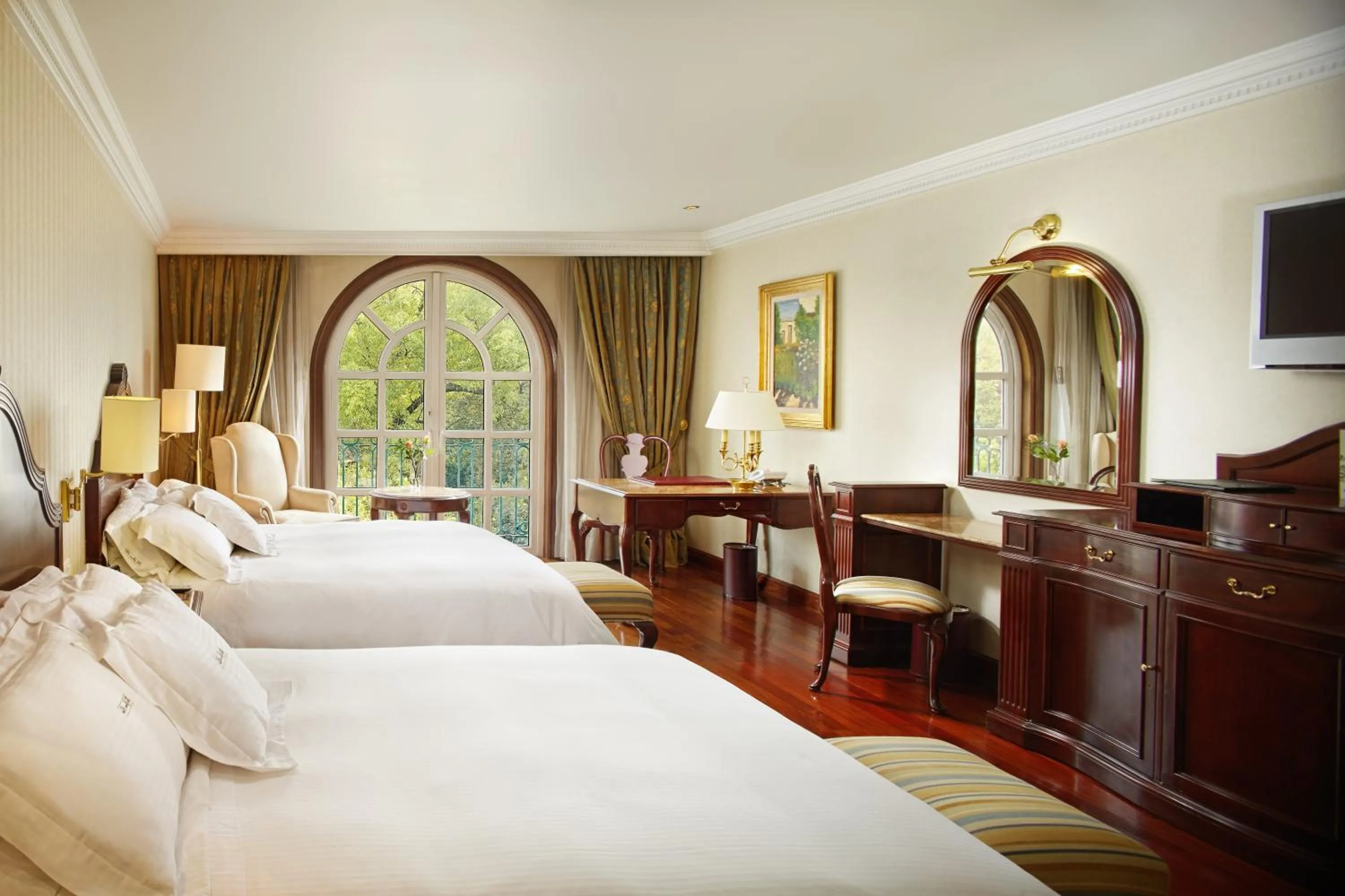Photo of the whole room, Bed in The Green Park Hotel Boutique