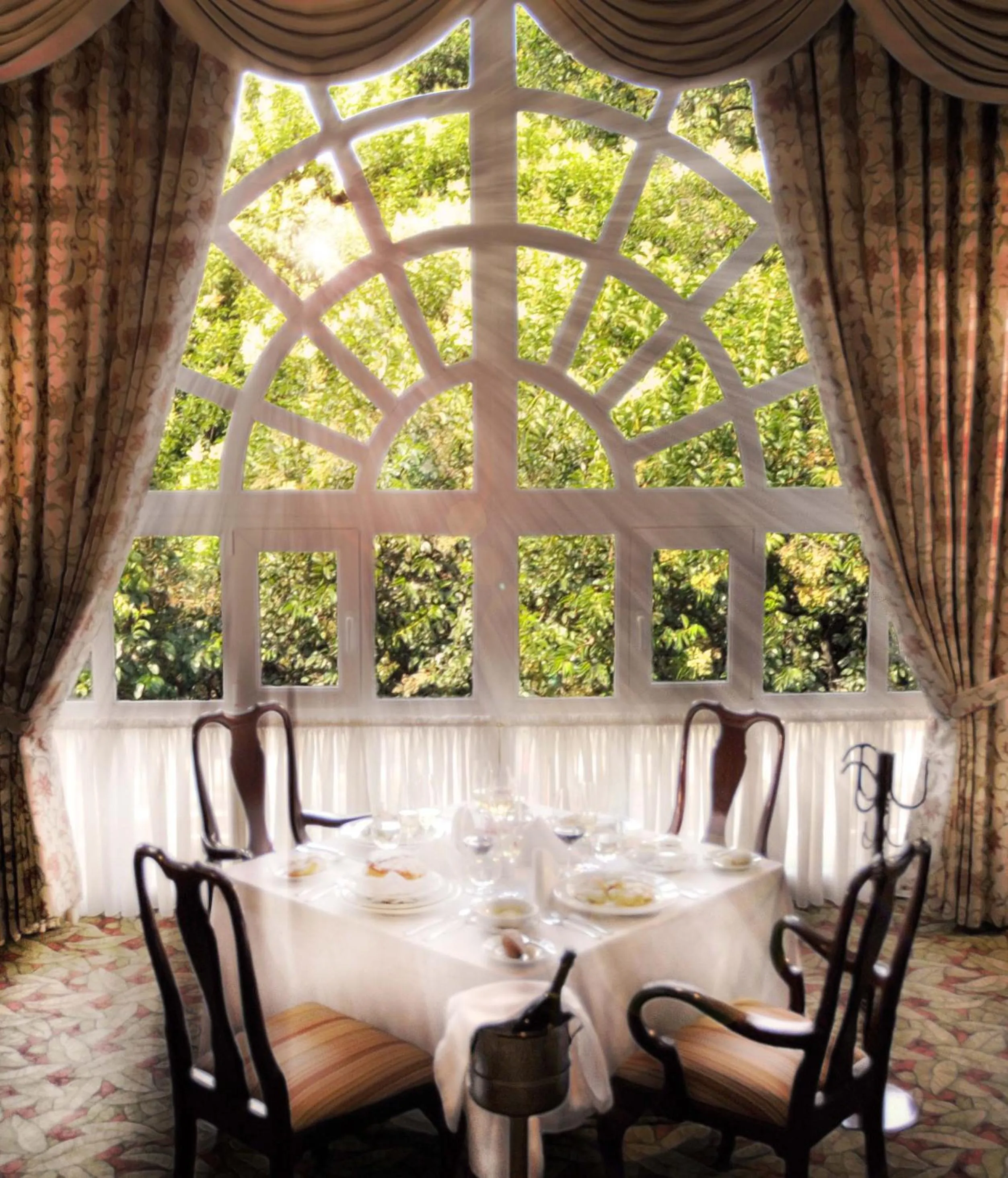 Restaurant/places to eat in The Green Park Hotel Boutique