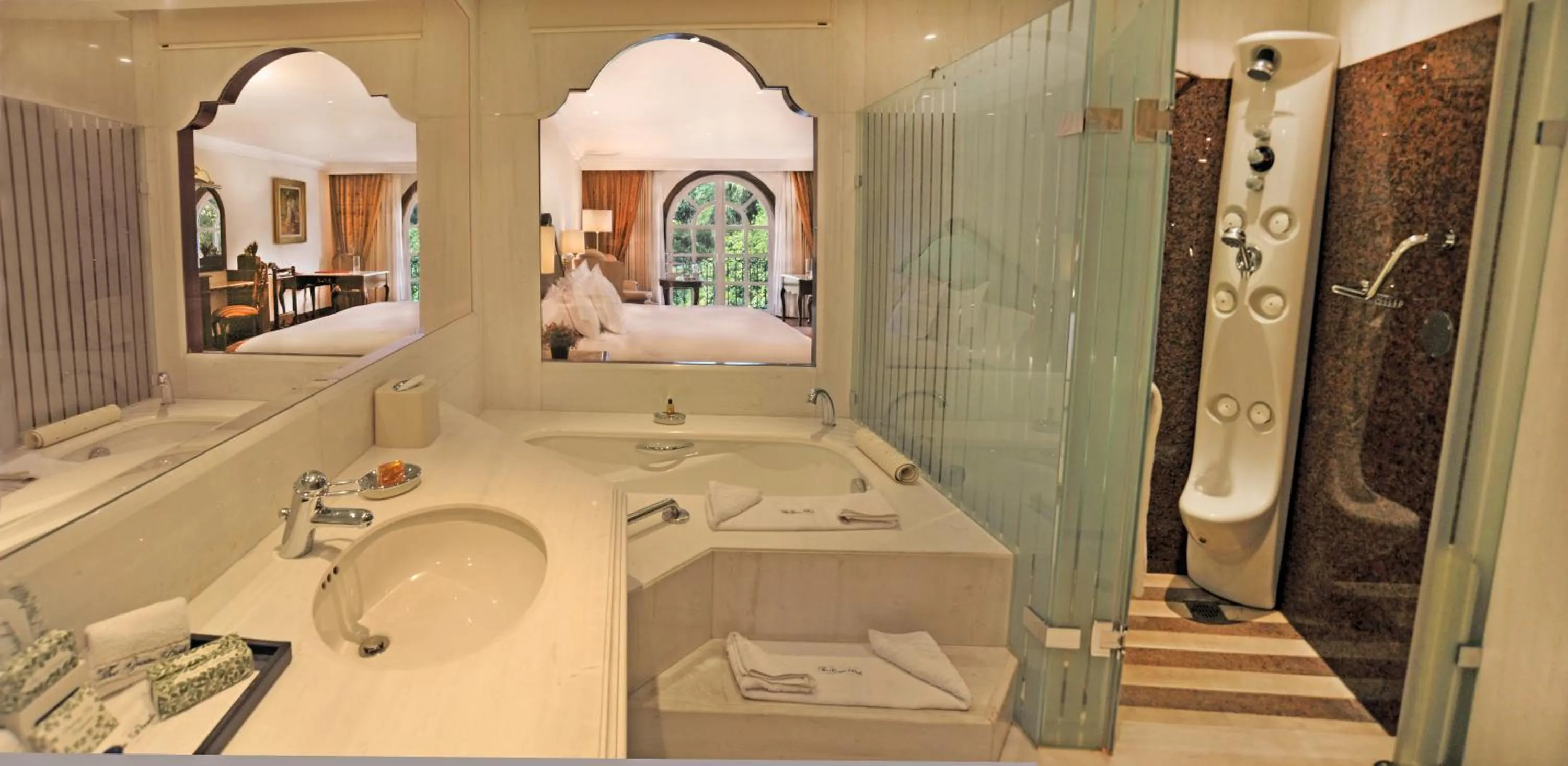 Shower in The Green Park Hotel Boutique