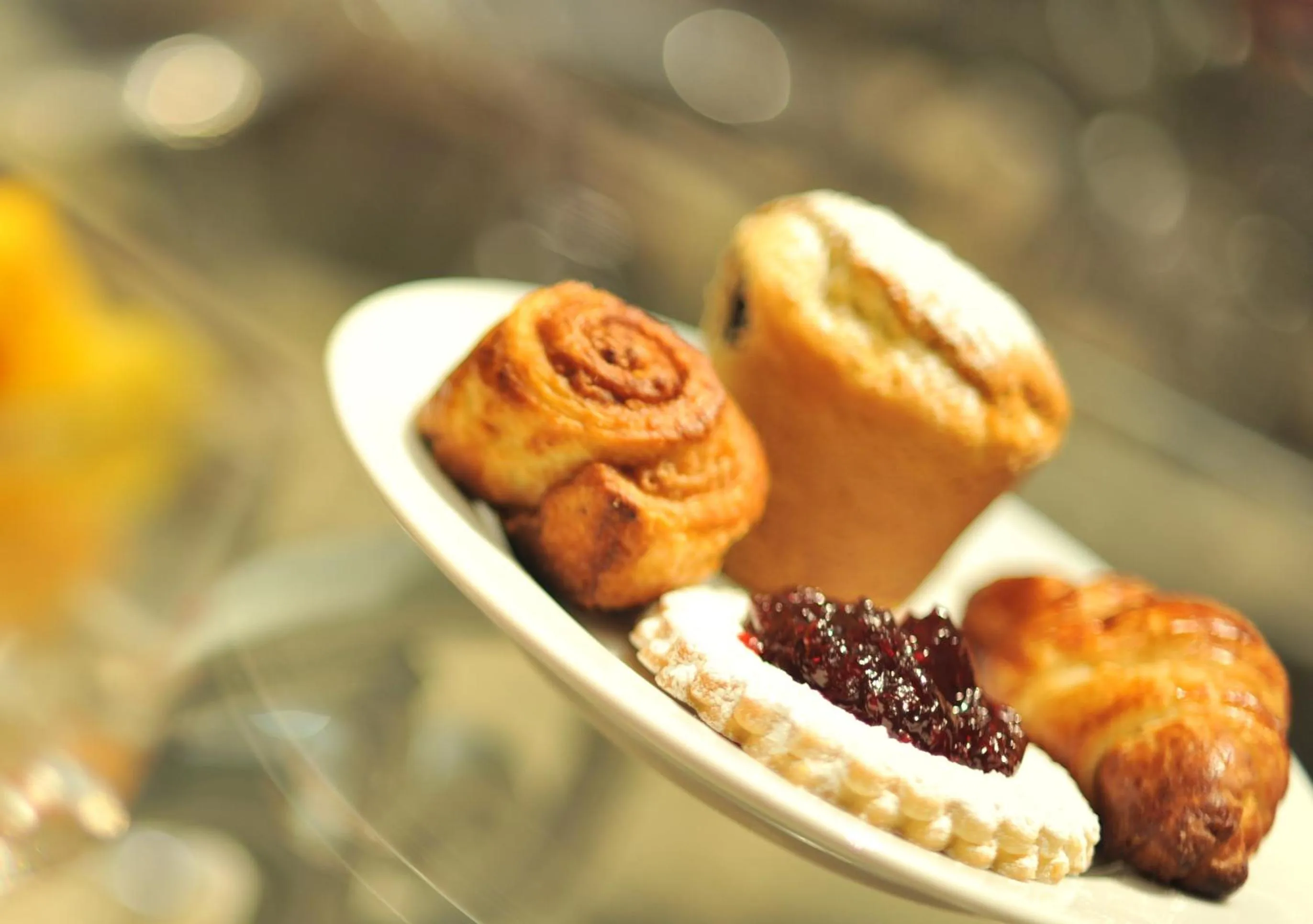 Restaurant/places to eat in The Green Park Hotel Boutique