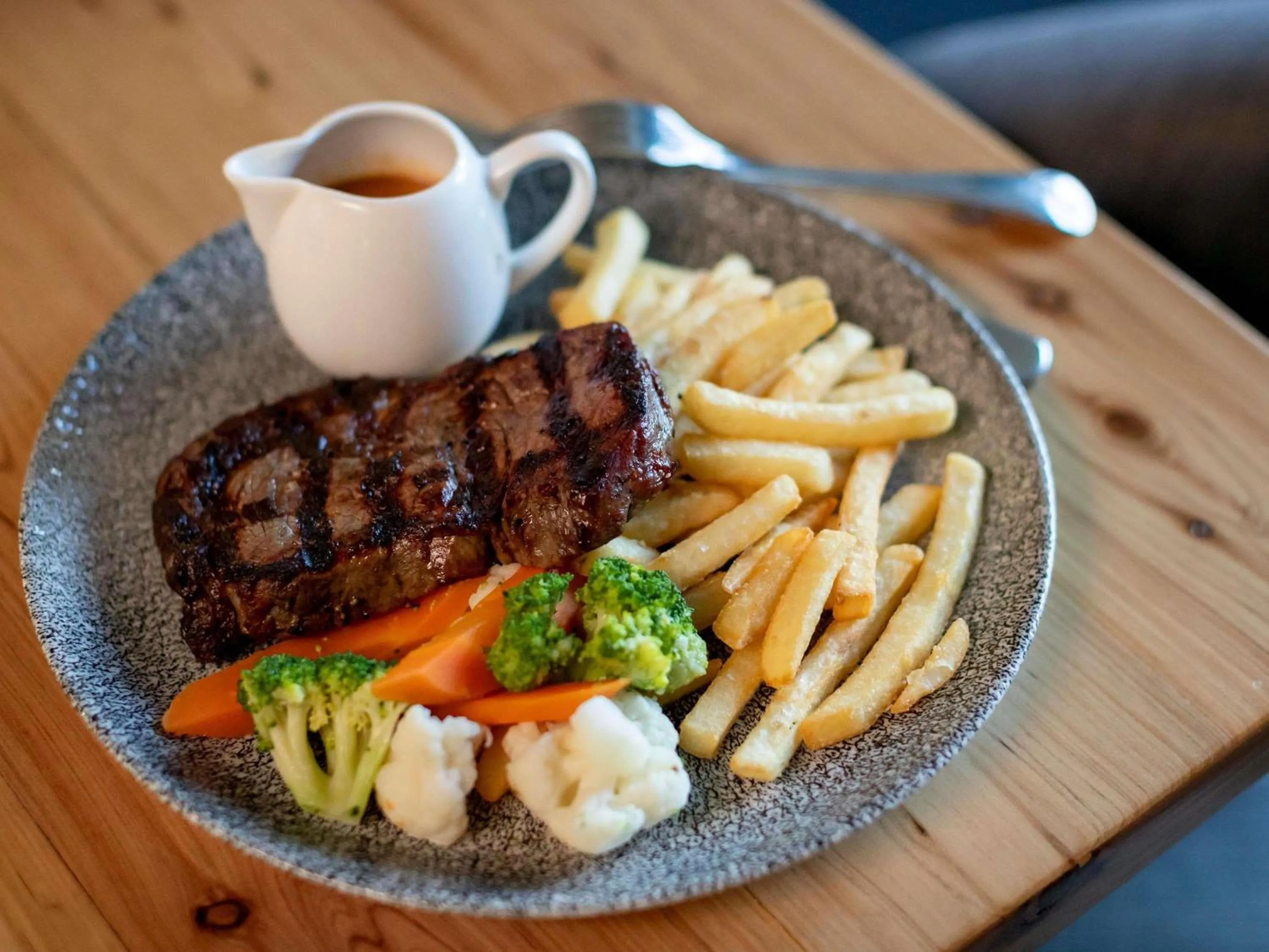 Restaurant/places to eat in ibis Styles Orange