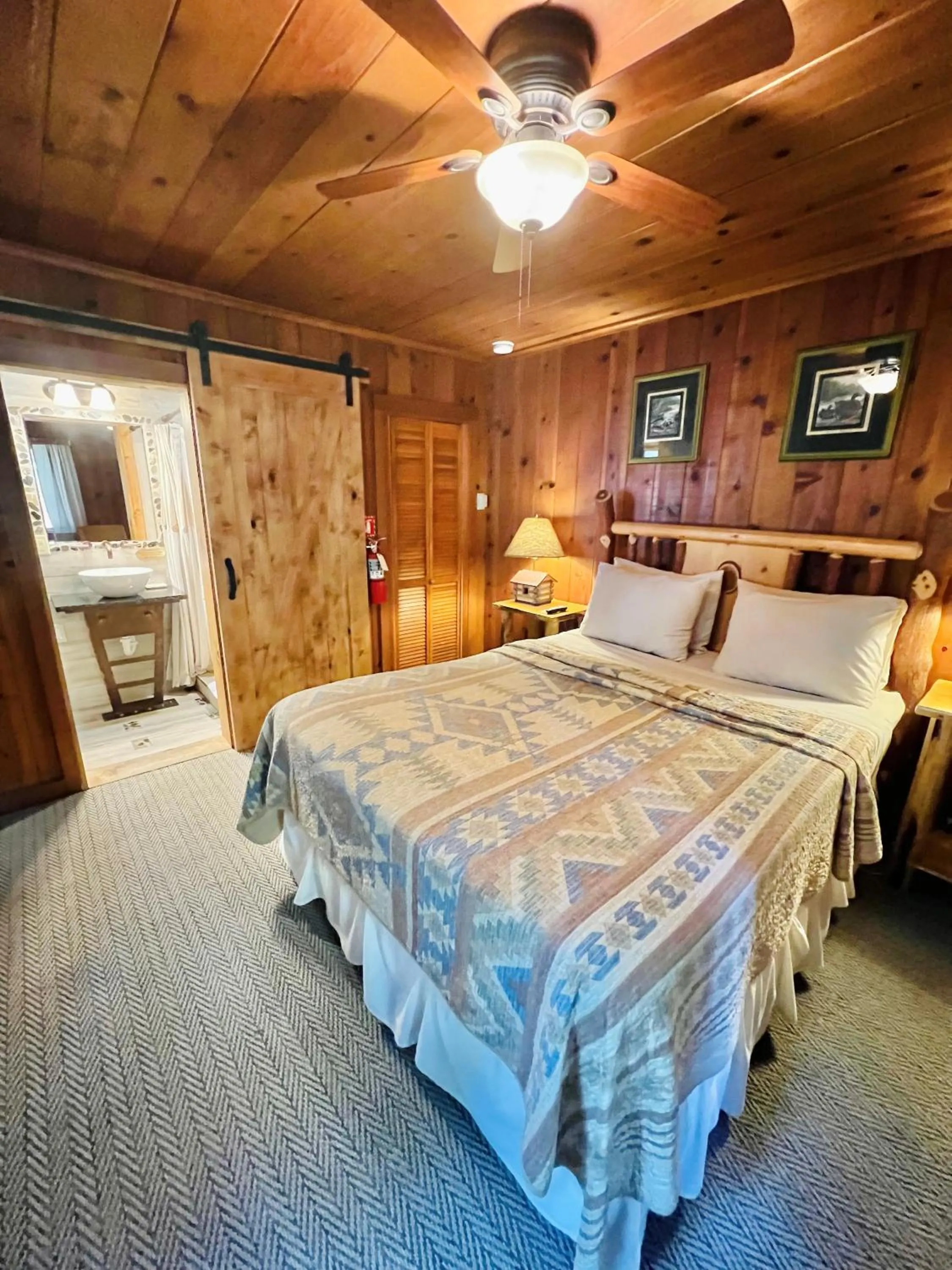 Bedroom, Bed in Cottage Inn At Lake Tahoe