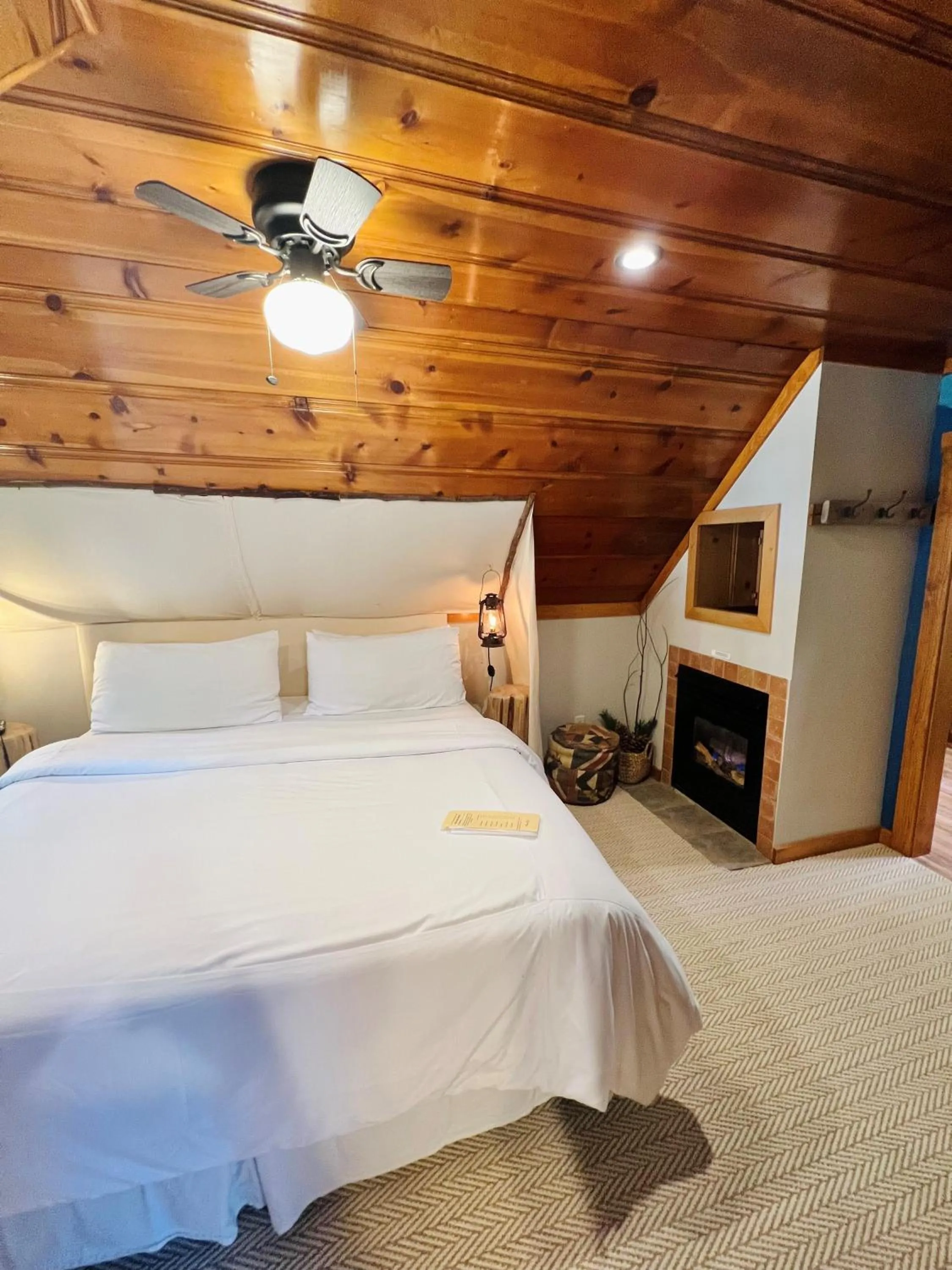 flat iron, Bed in Cottage Inn At Lake Tahoe