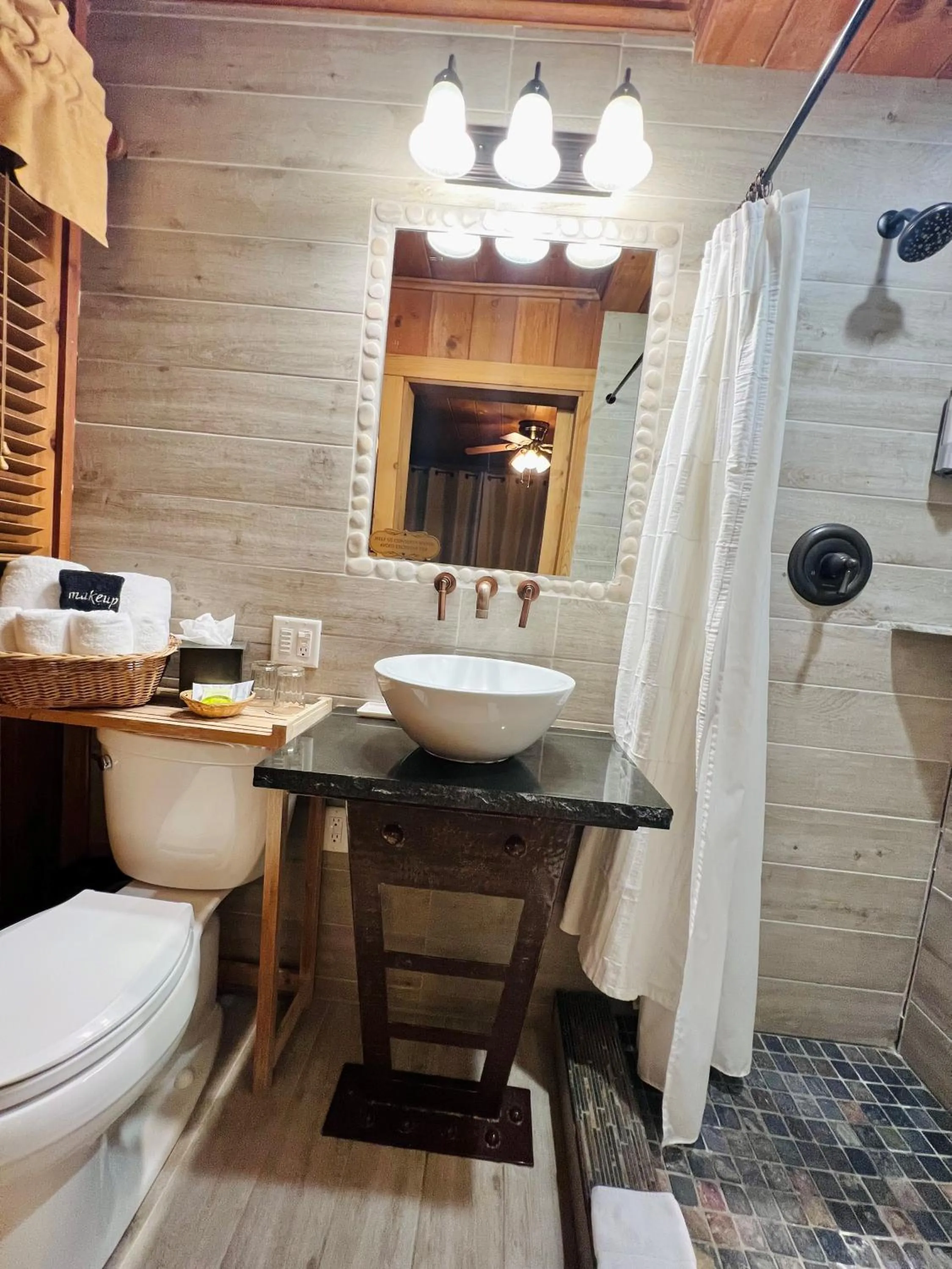 Bathroom in Cottage Inn At Lake Tahoe