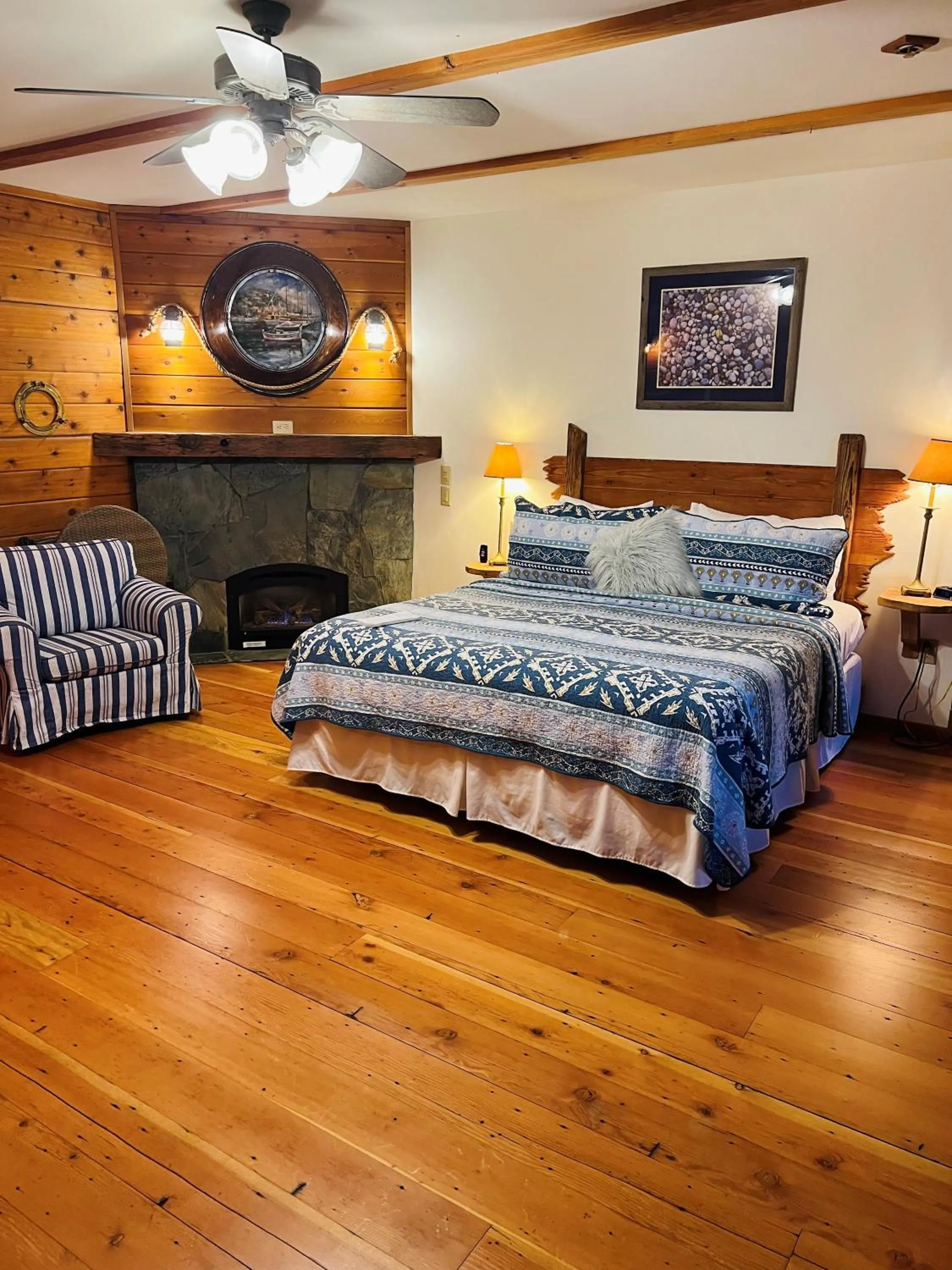 flat iron, Bed in Cottage Inn At Lake Tahoe