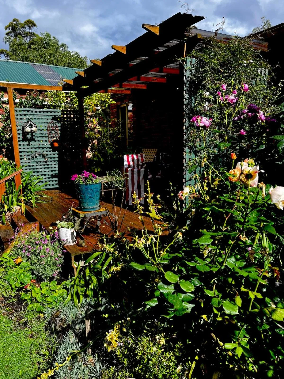 Spring in Green Gables B&B Waterfront Apartment or Garden Studio