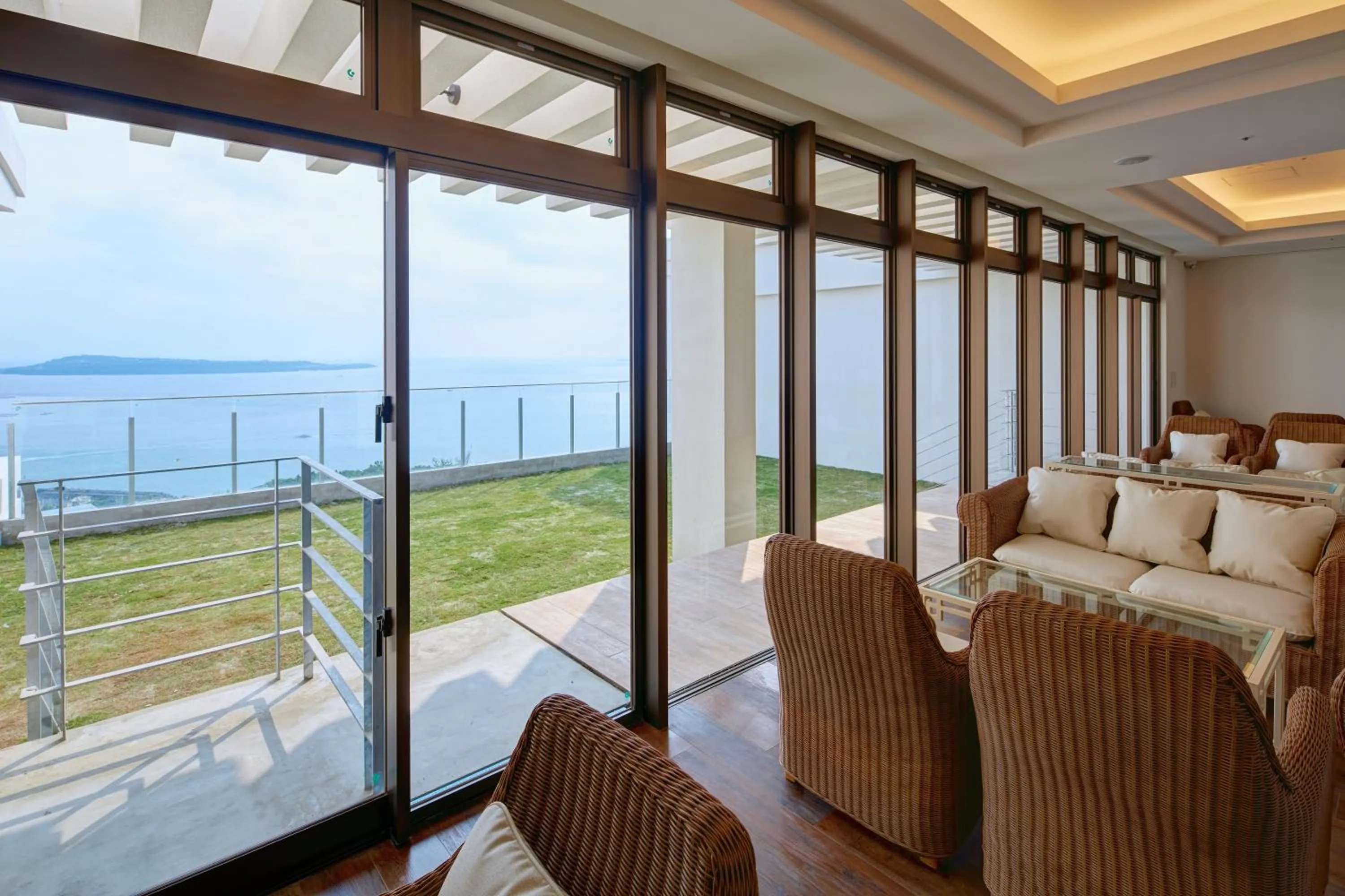 Communal lounge/ TV room in Ala Mahaina Condo Hotel