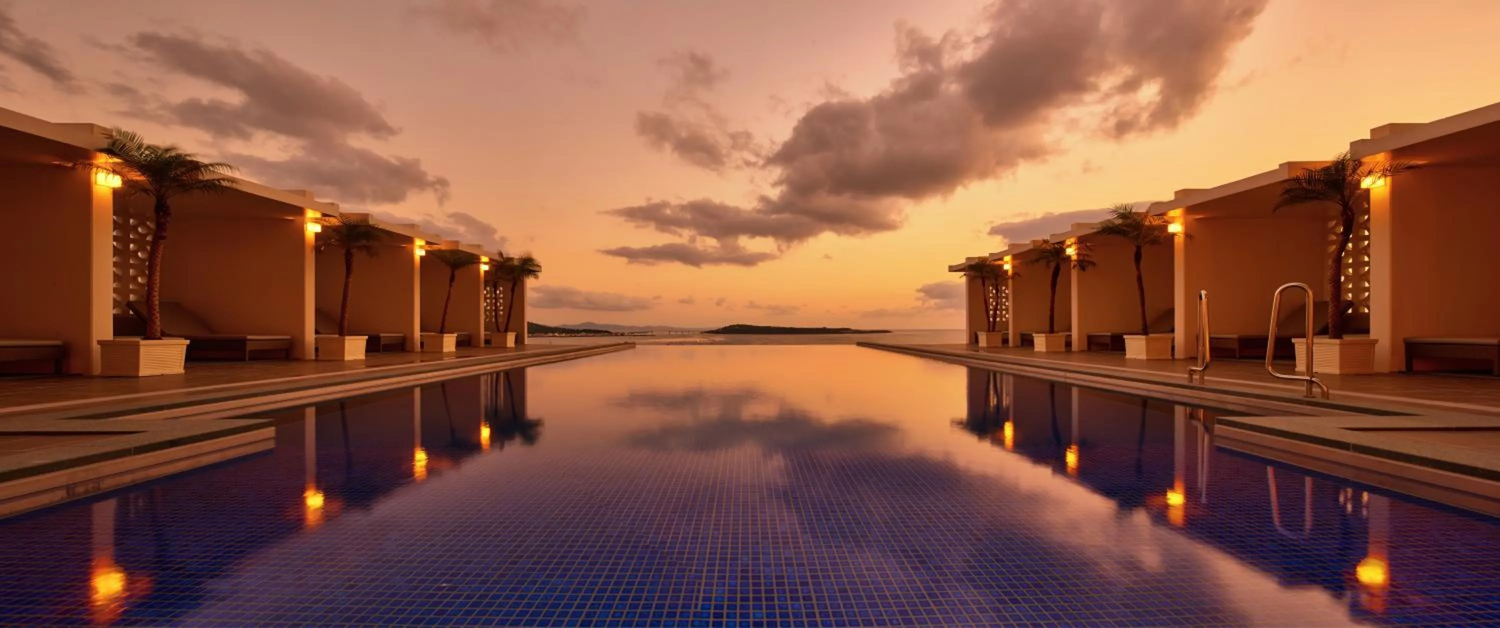 Swimming pool in Ala Mahaina Condo Hotel