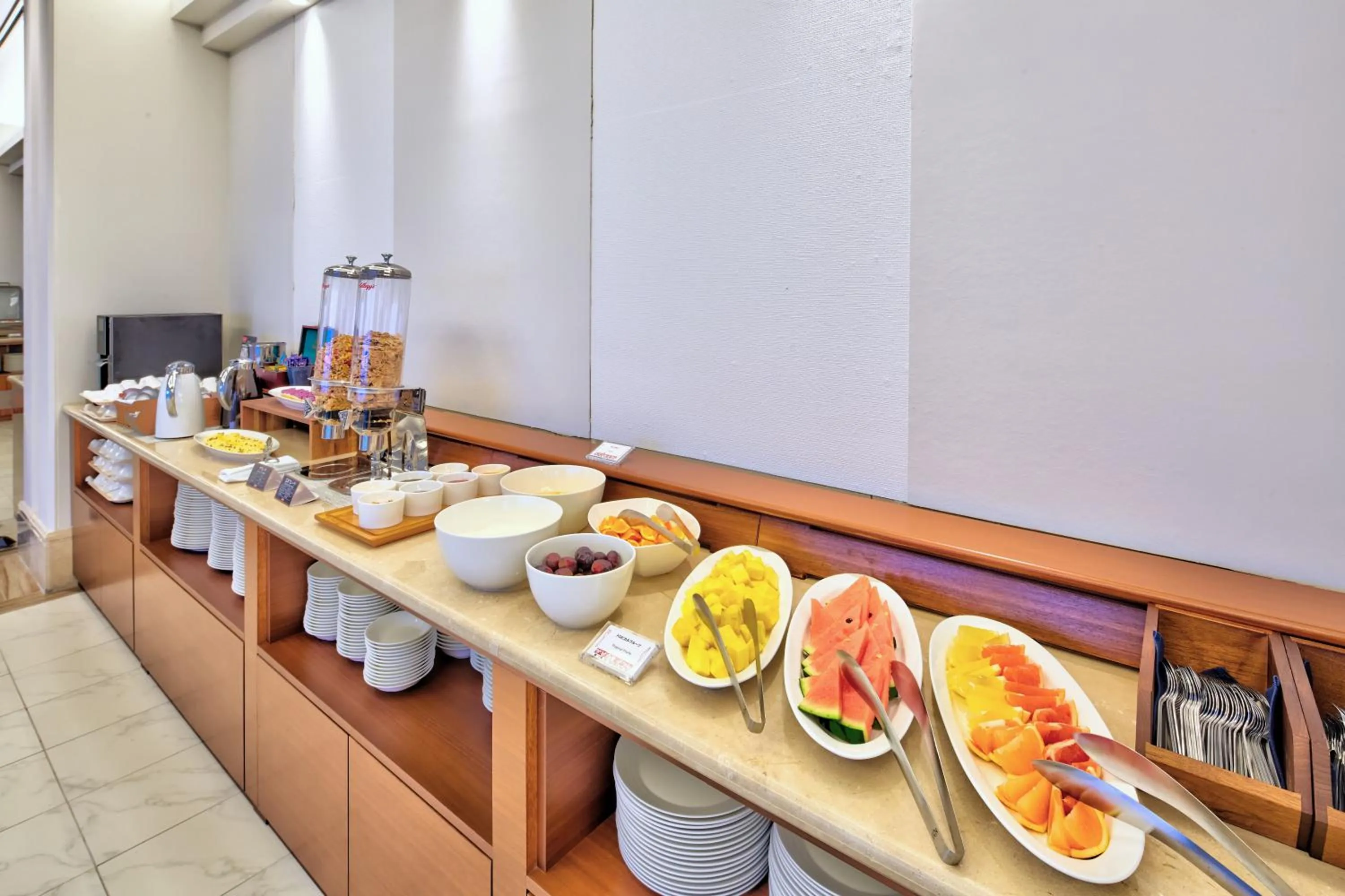 Buffet breakfast in Ala Mahaina Condo Hotel