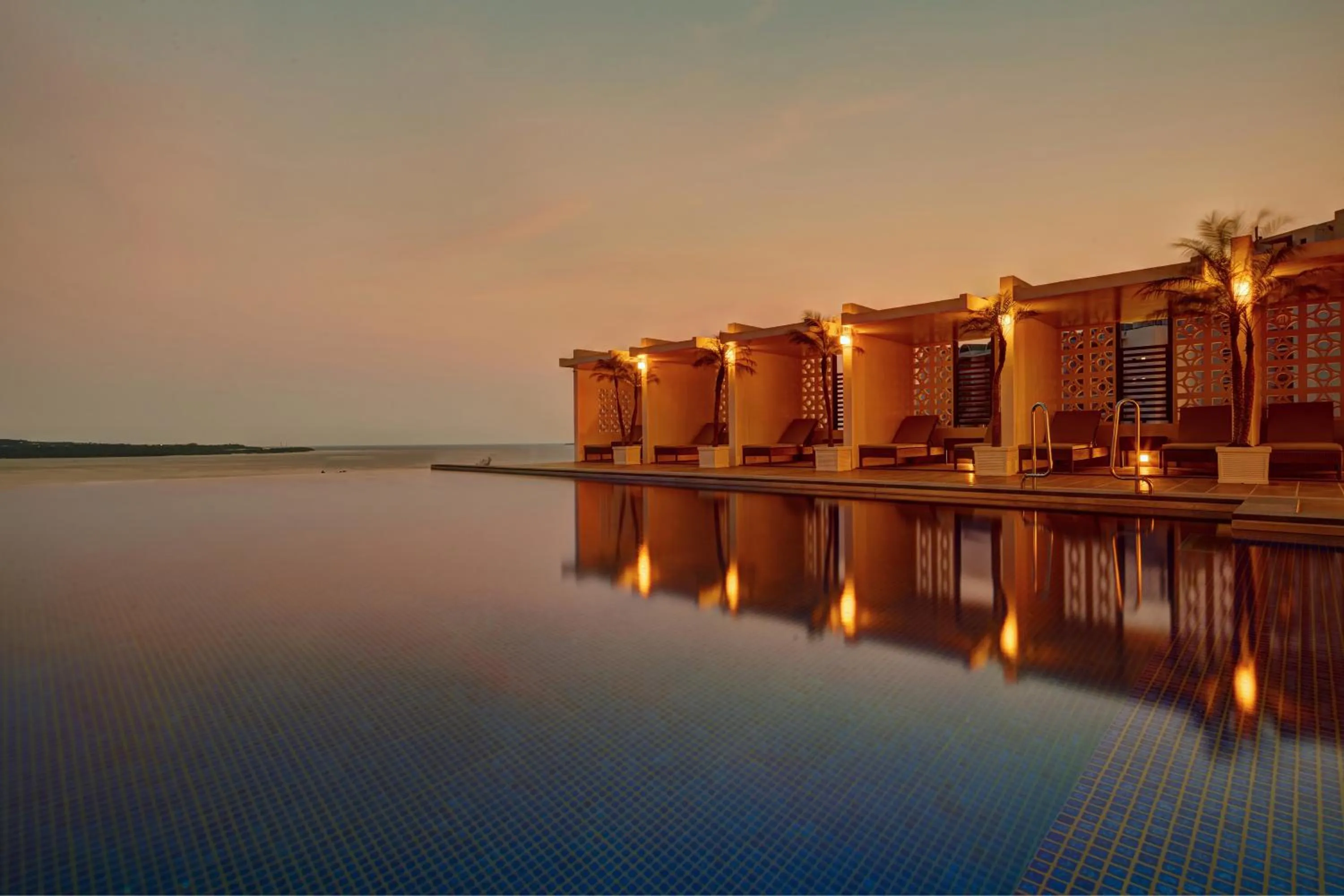 Swimming pool in Ala Mahaina Condo Hotel