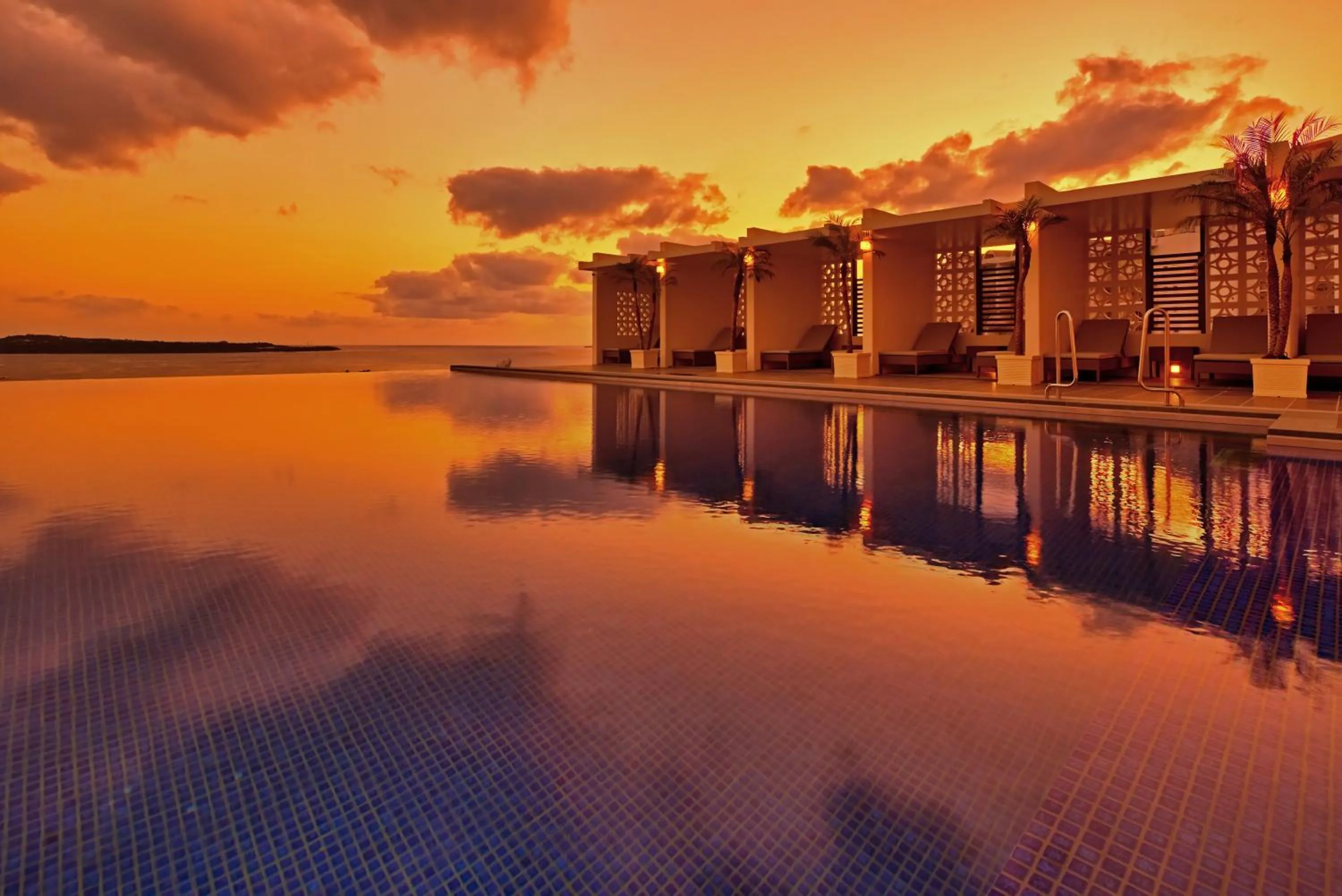 Swimming pool in Ala Mahaina Condo Hotel