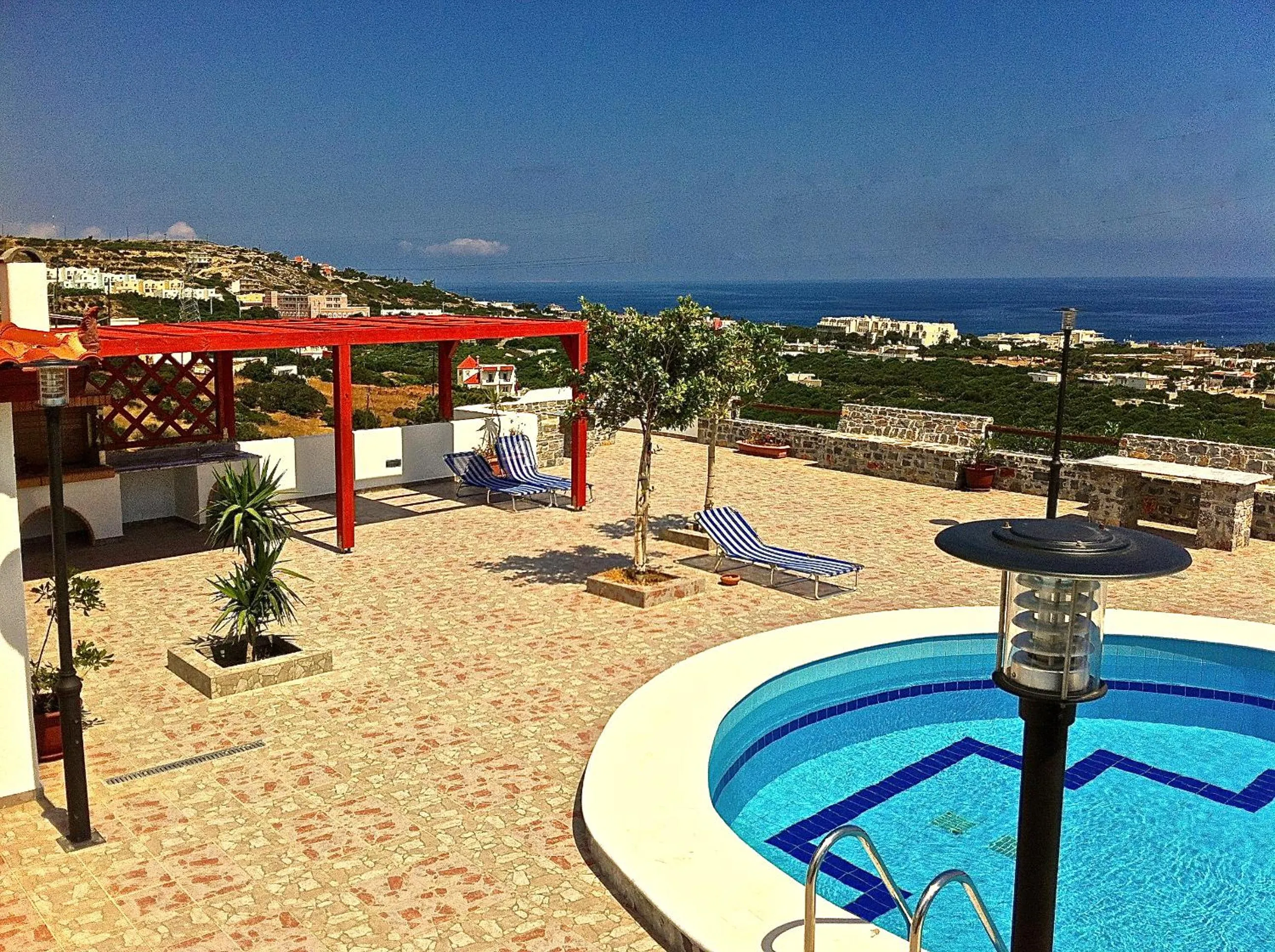 Swimming pool in Filoxenia Villa