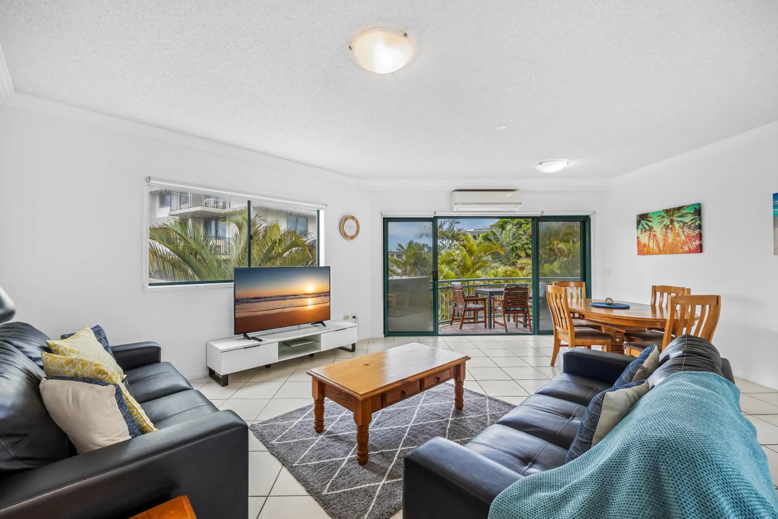 TV and multimedia in Sunshine Towers Boutique Apartments