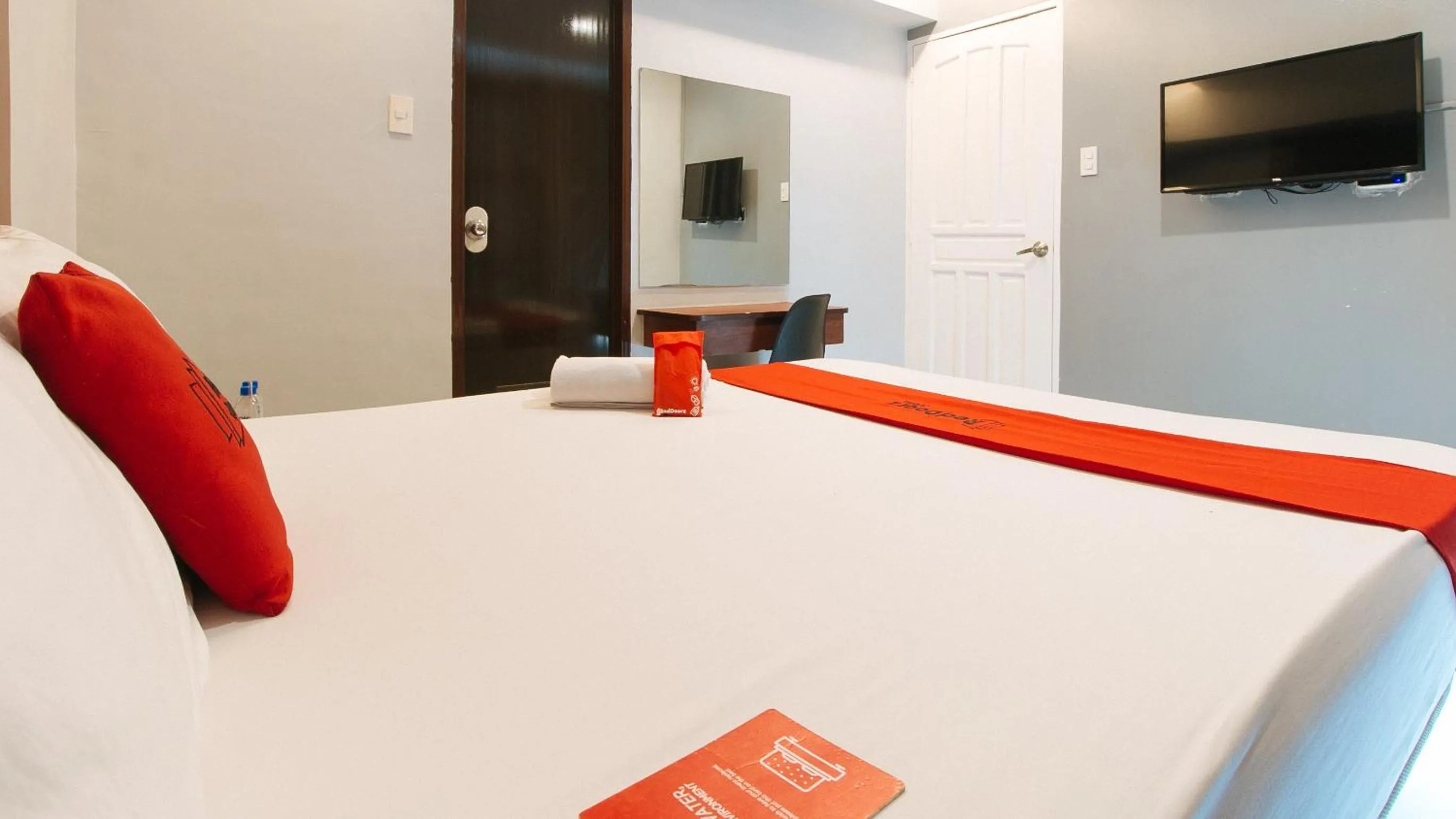 Bed in RedDoorz near Bambang Station