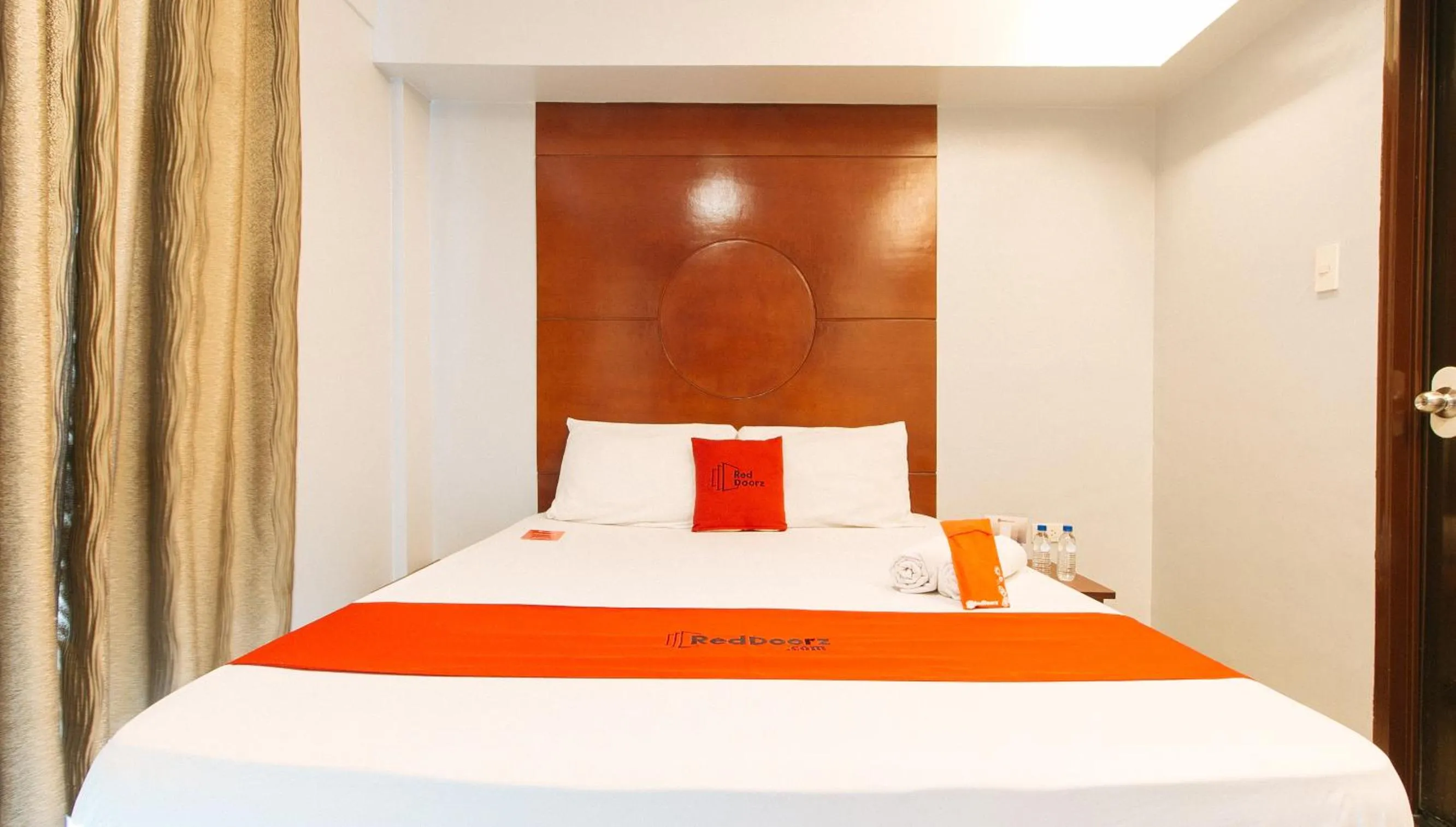 Bed in RedDoorz near Bambang Station