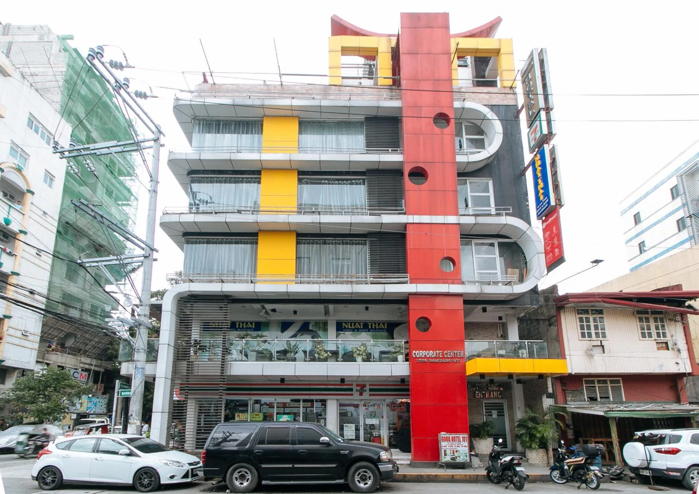 Property building in RedDoorz near Bambang Station