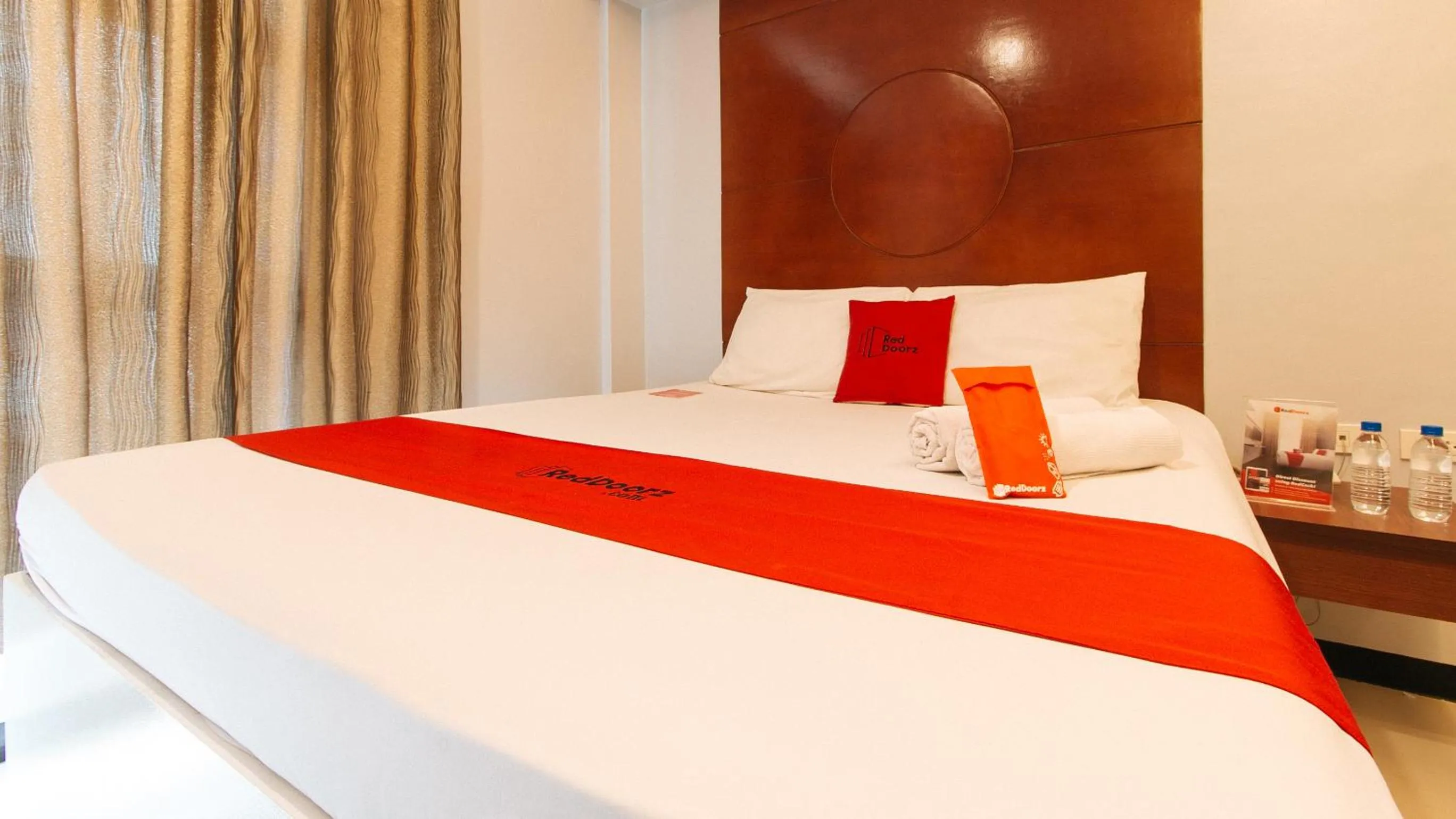 Bedroom, Bed in RedDoorz near Bambang Station