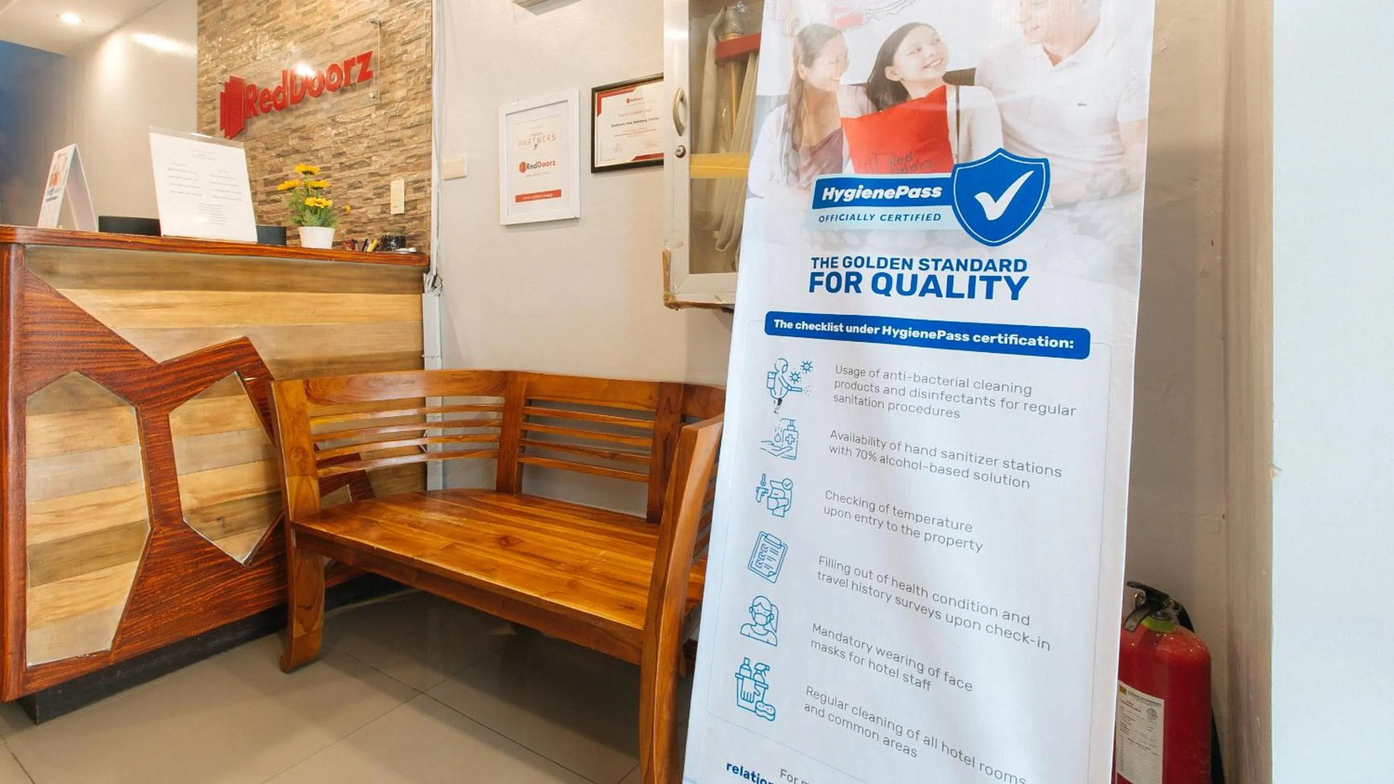 Lobby or reception in RedDoorz near Bambang Station