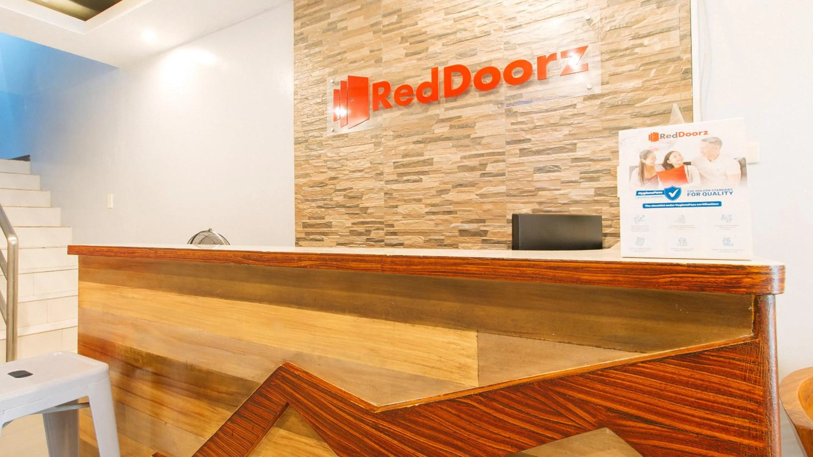 Lobby or reception in RedDoorz near Bambang Station