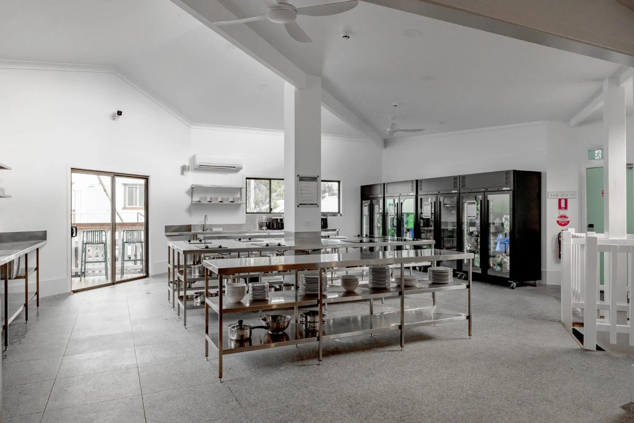 Communal kitchen in Wake Up! Byron Bay