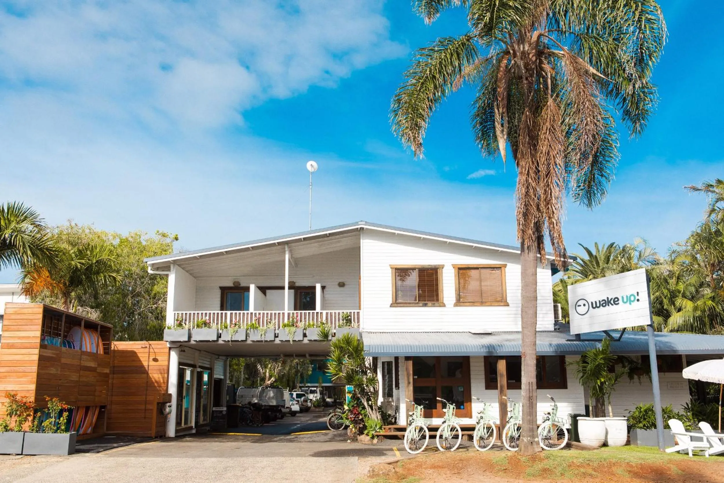 Property building in Wake Up! Byron Bay