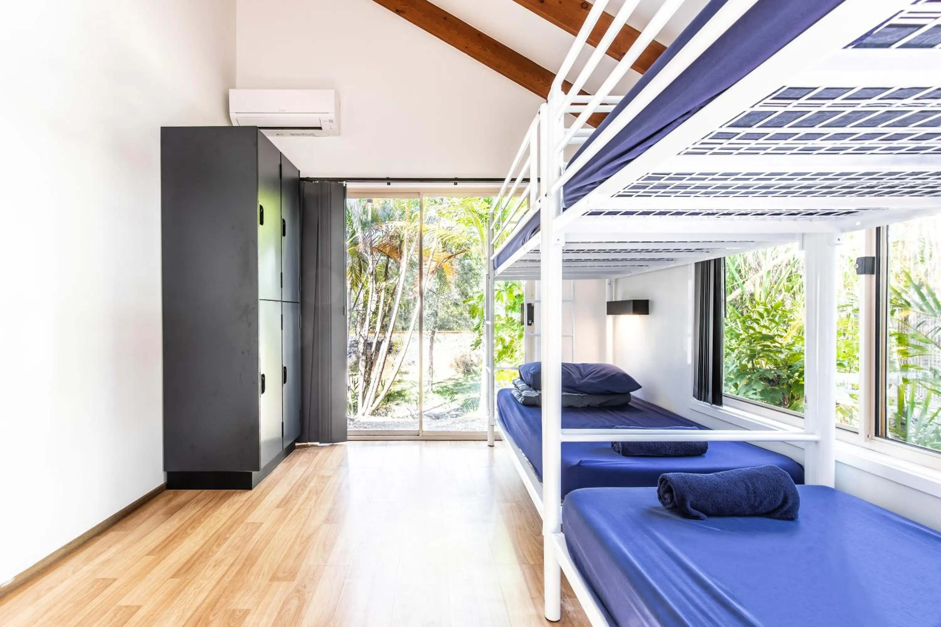 bunk bed in Wake Up! Byron Bay