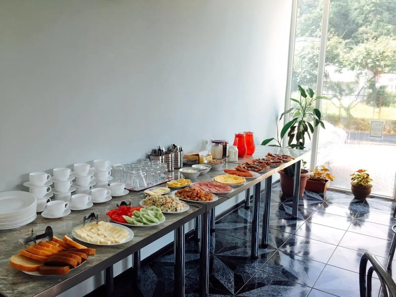 Restaurant/places to eat in Hotel Egrisi