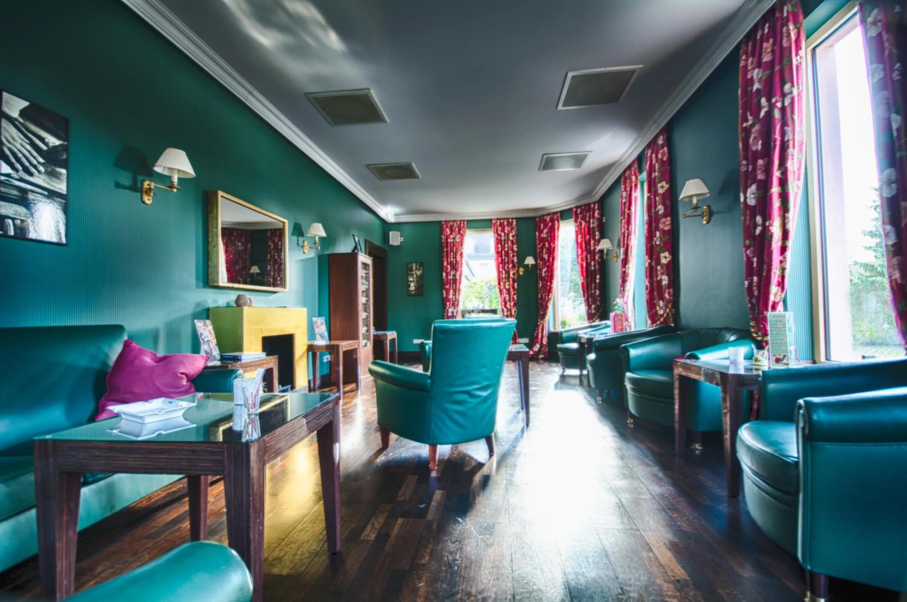 Communal lounge/ TV room in Campus Garden Businesshotel