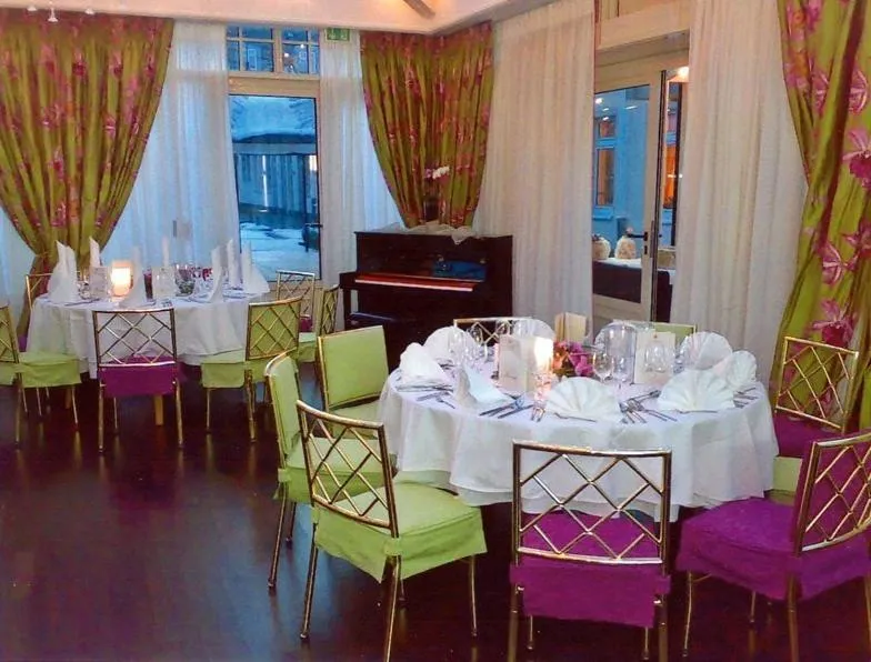 Restaurant/places to eat in Campus Garden Businesshotel