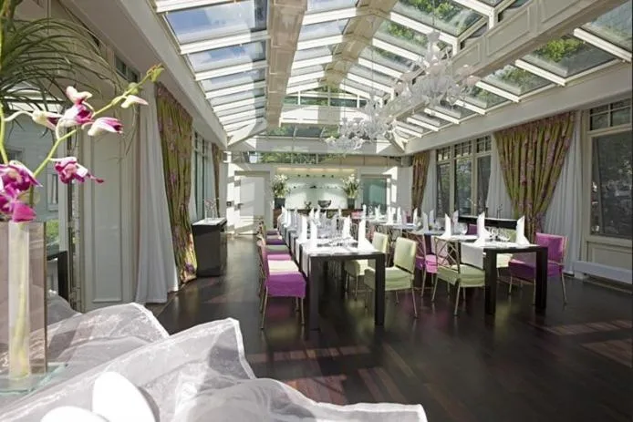 Restaurant/places to eat in Campus Garden Businesshotel