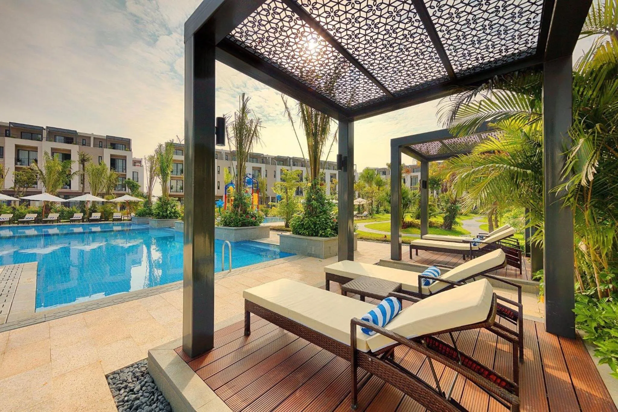 Swimming pool in Green Pearl Villa Ha Long