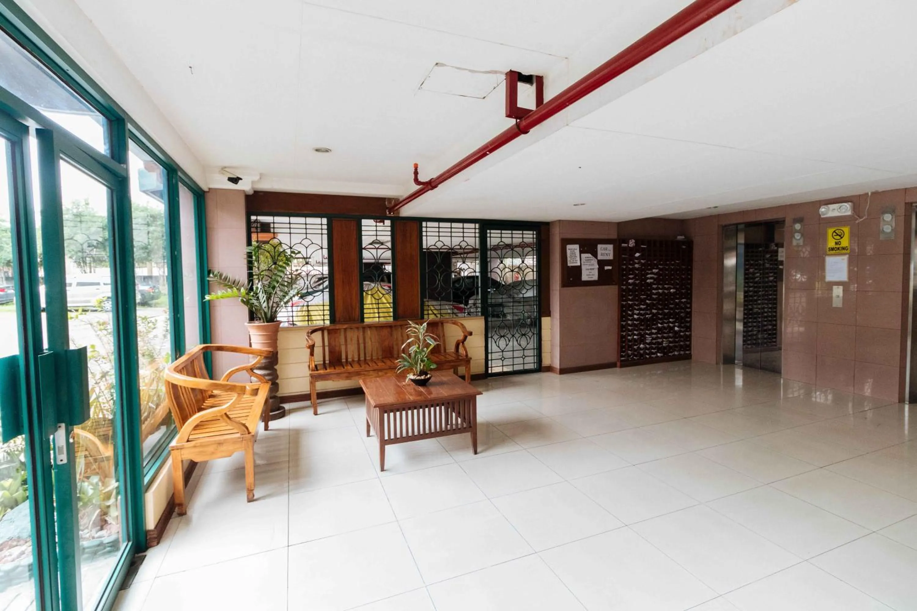 Lobby or reception in RedDoorz at Moonwalk Paranaque