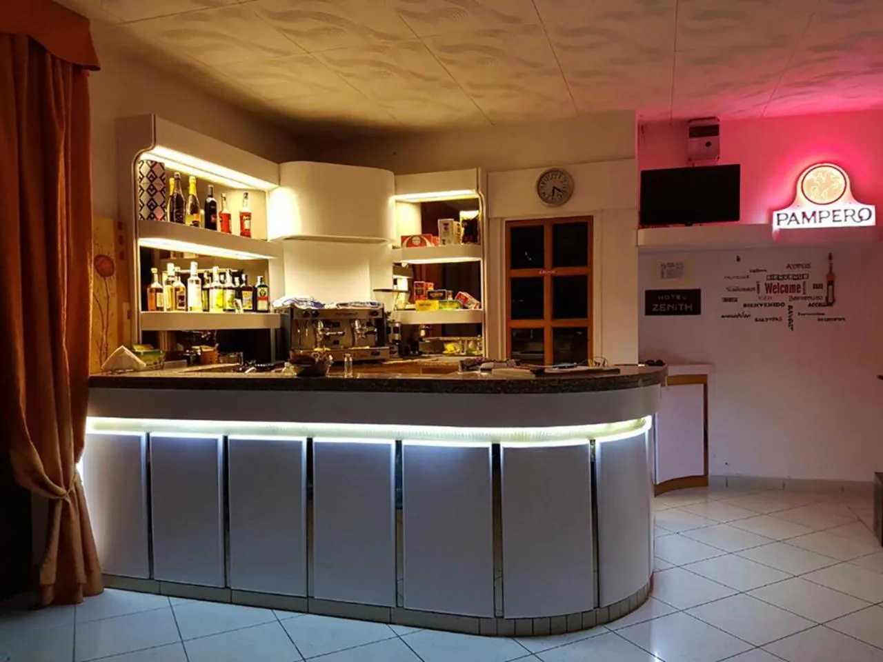 Photo of the whole room in Hotel Zenith