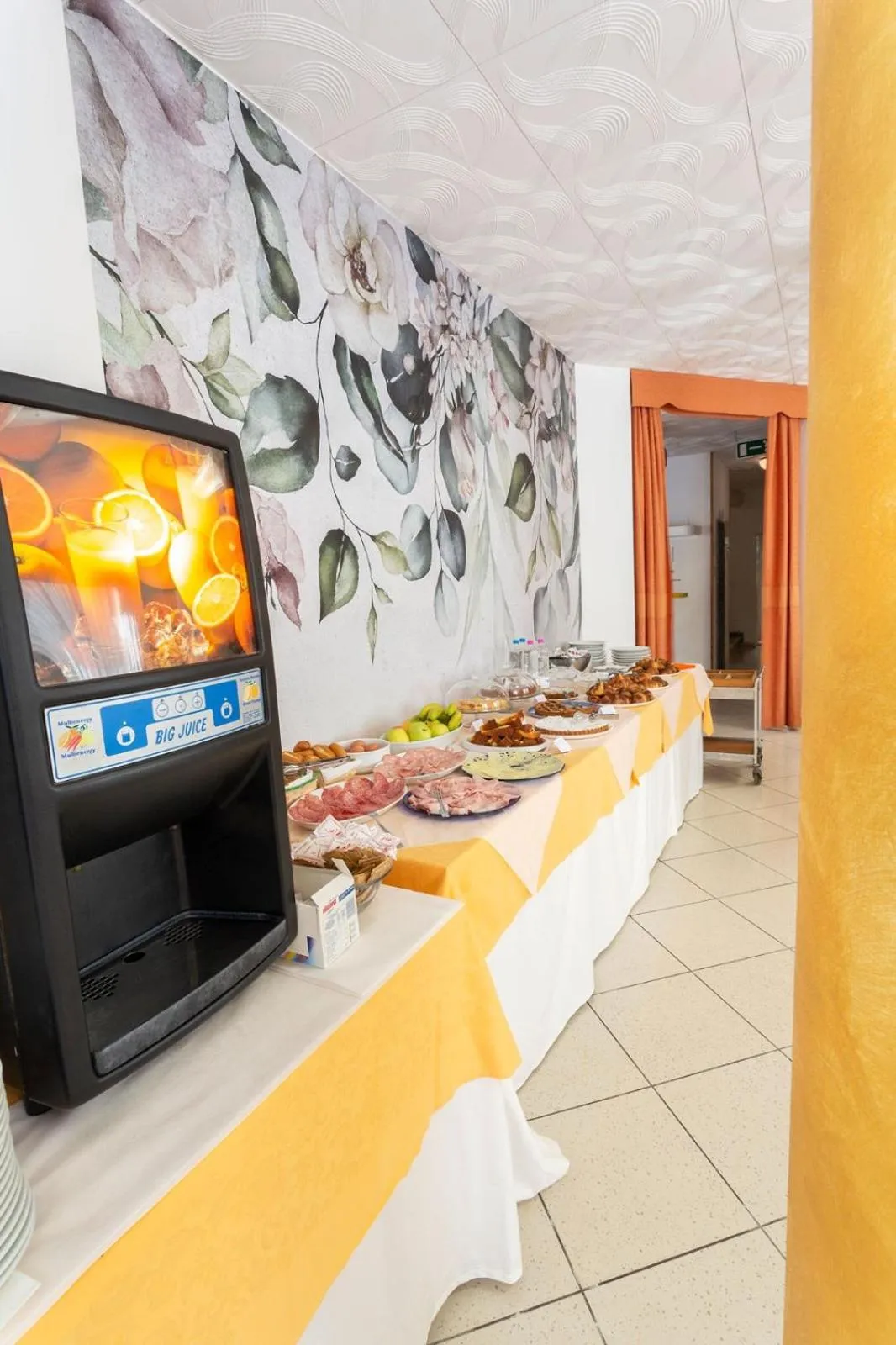 Restaurant/places to eat in Hotel Zenith