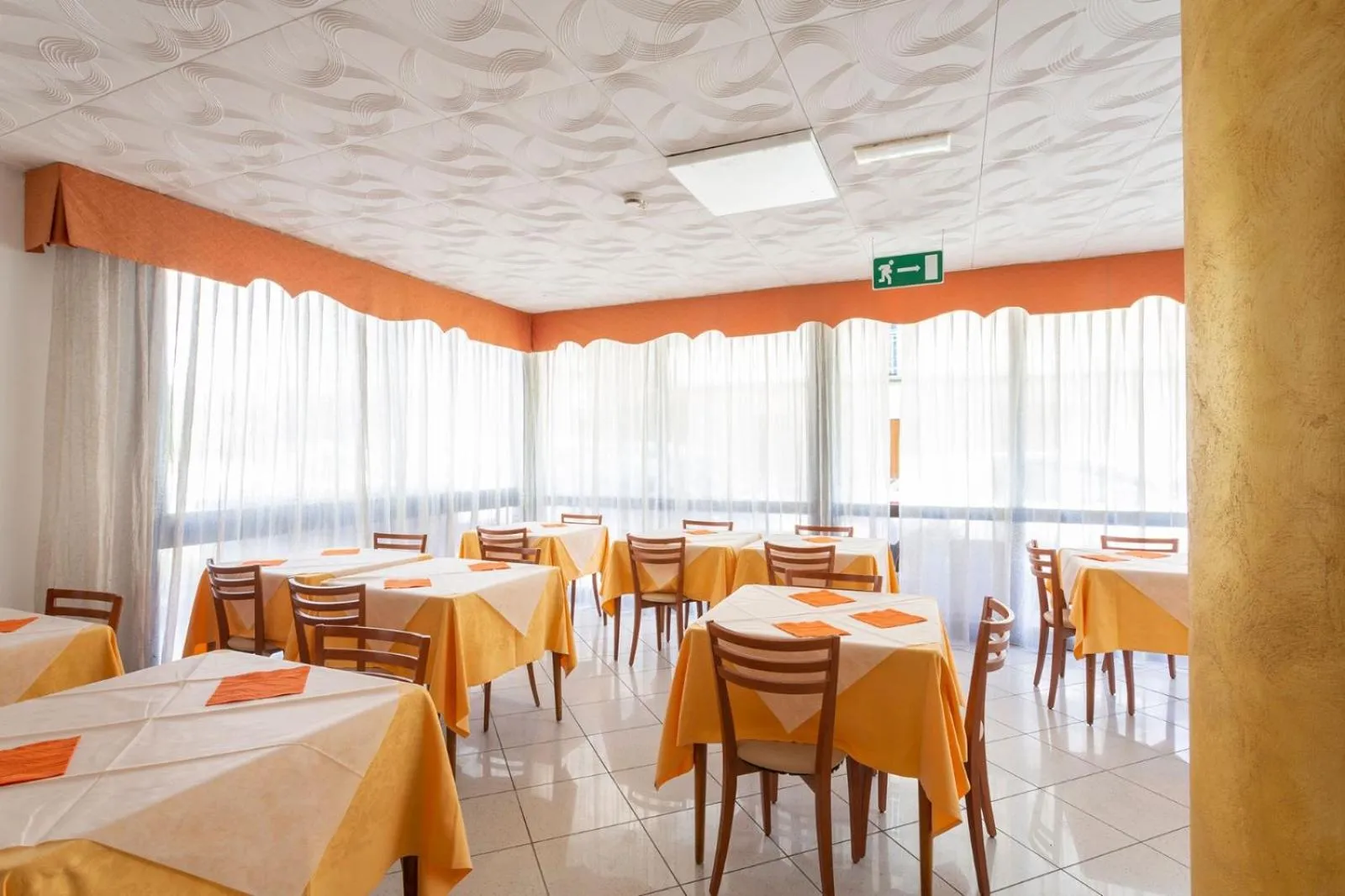 Restaurant/places to eat in Hotel Zenith