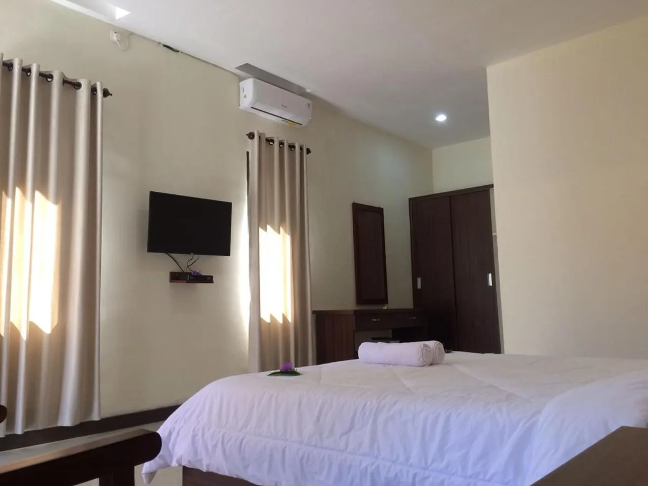 Bedroom, Bed in D'Batur Hotel