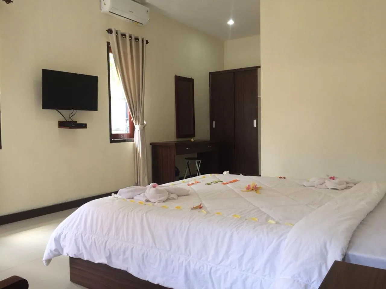 Bedroom, Bed in D'Batur Hotel