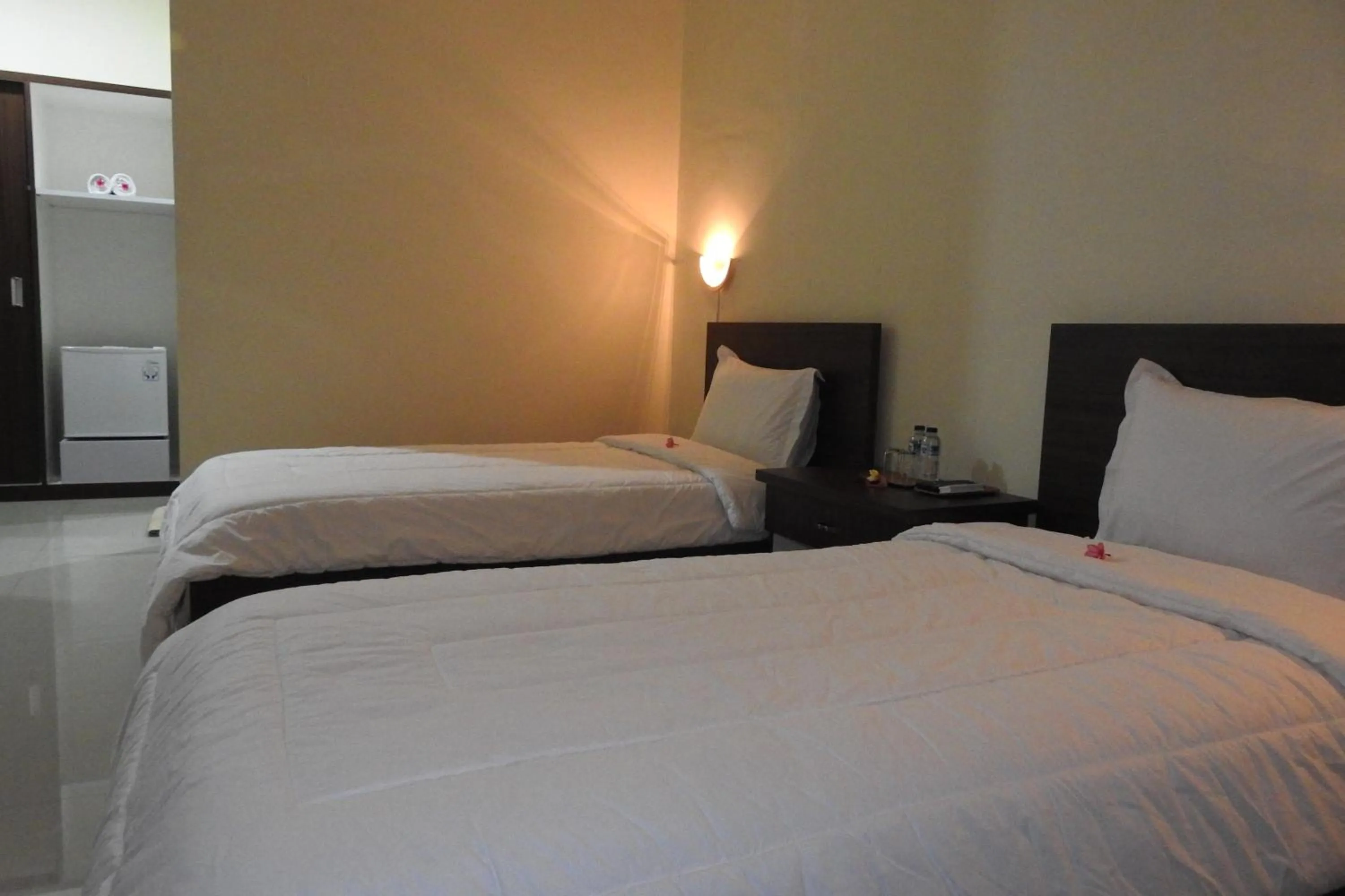 Photo of the whole room, Bed in D'Batur Hotel