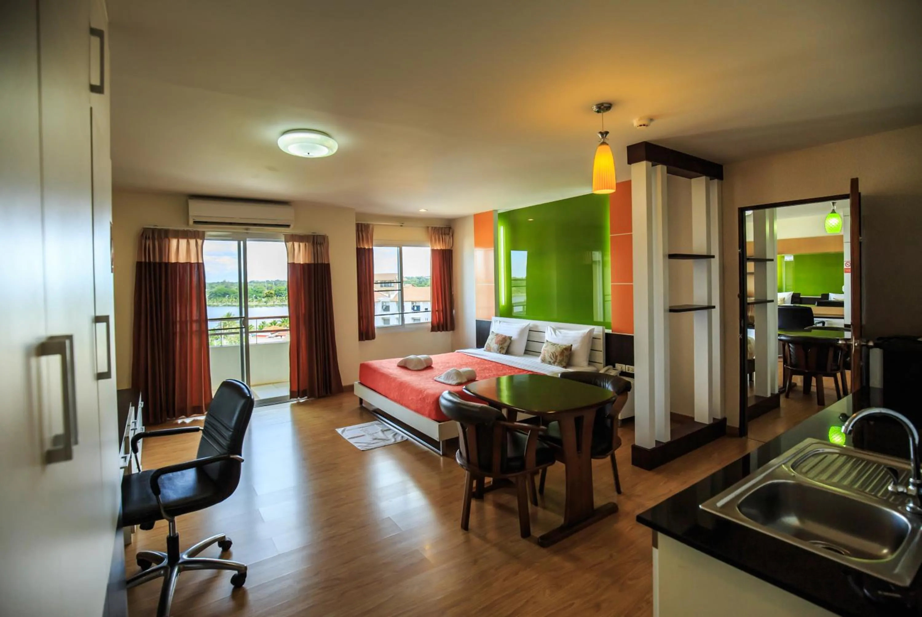 Seating area, Bed in Kwanruen Resort