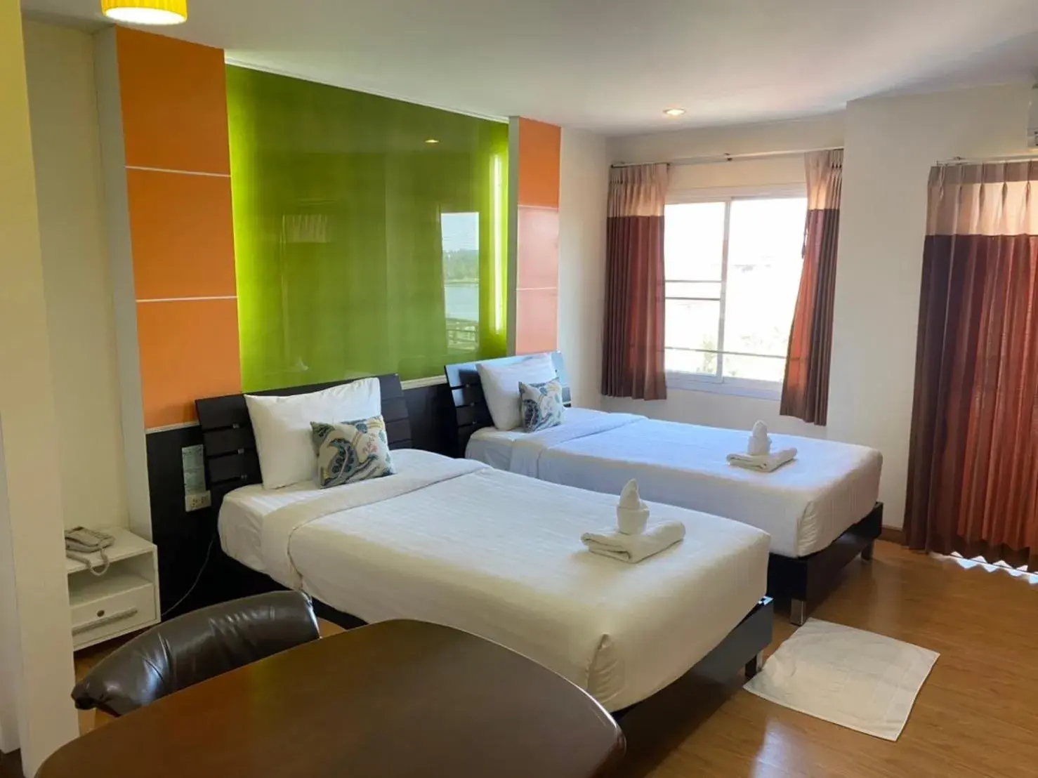 Deluxe Twin Room with Lake View in Kwanruen Resort Deluxe Twin Room with Lake View in Kwanruen Resort