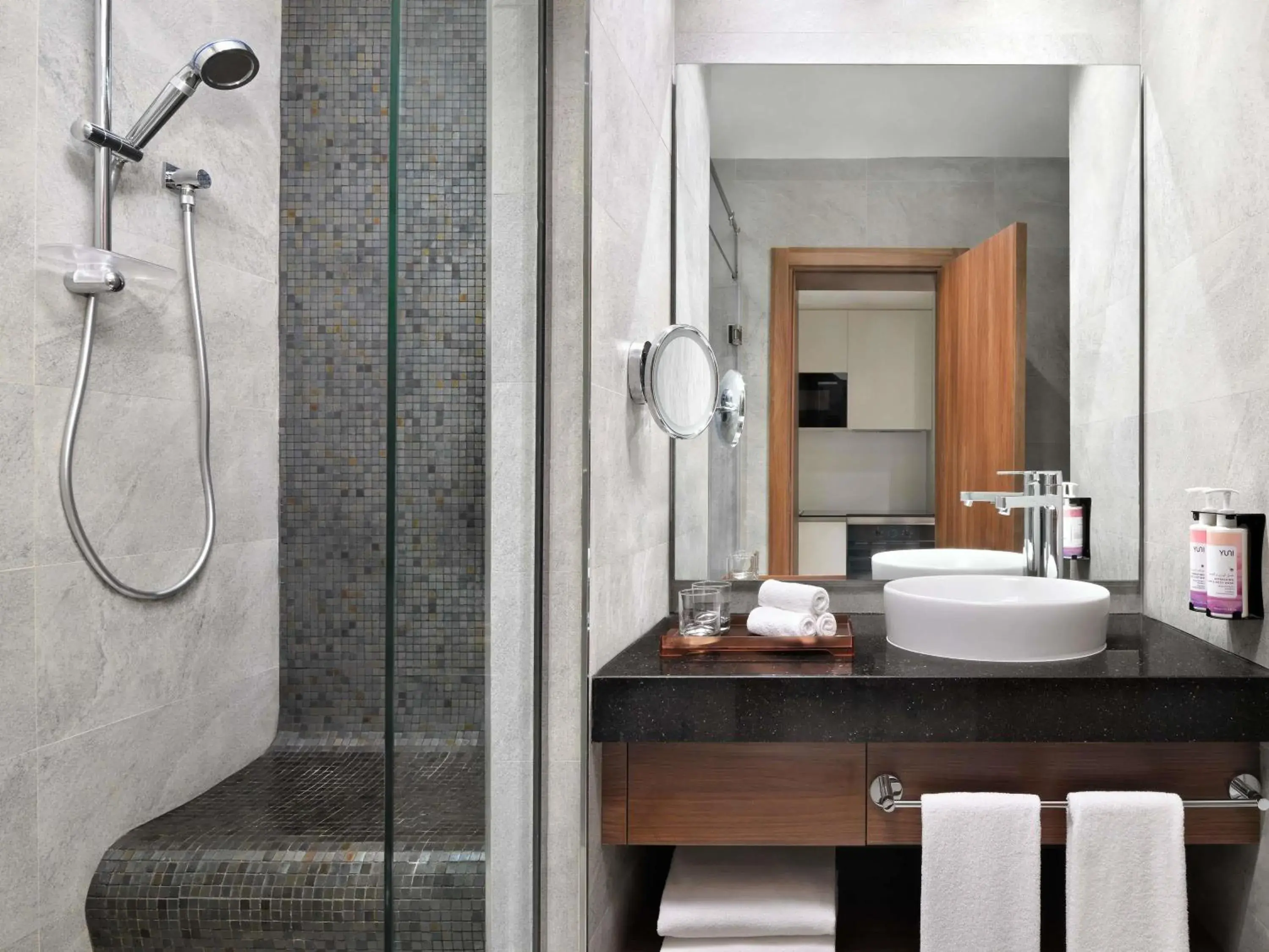 Deluxe Twin Room in Mövenpick Hotel Apartments Downtown Dubai Deluxe Twin Room in Mövenpick Hotel Apartments Downtown Dubai