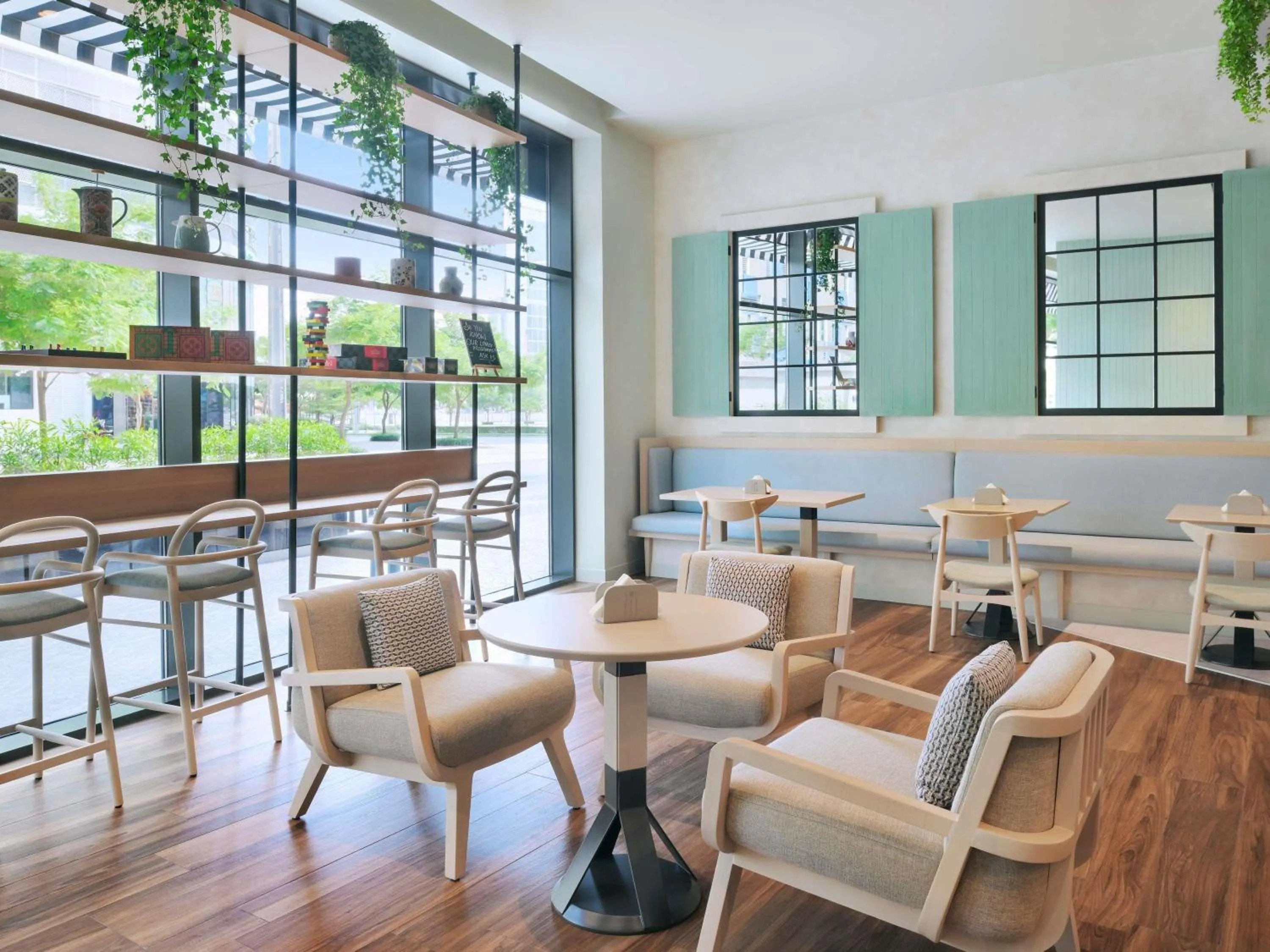 Restaurant/places to eat in Mövenpick Hotel Apartments Downtown Dubai