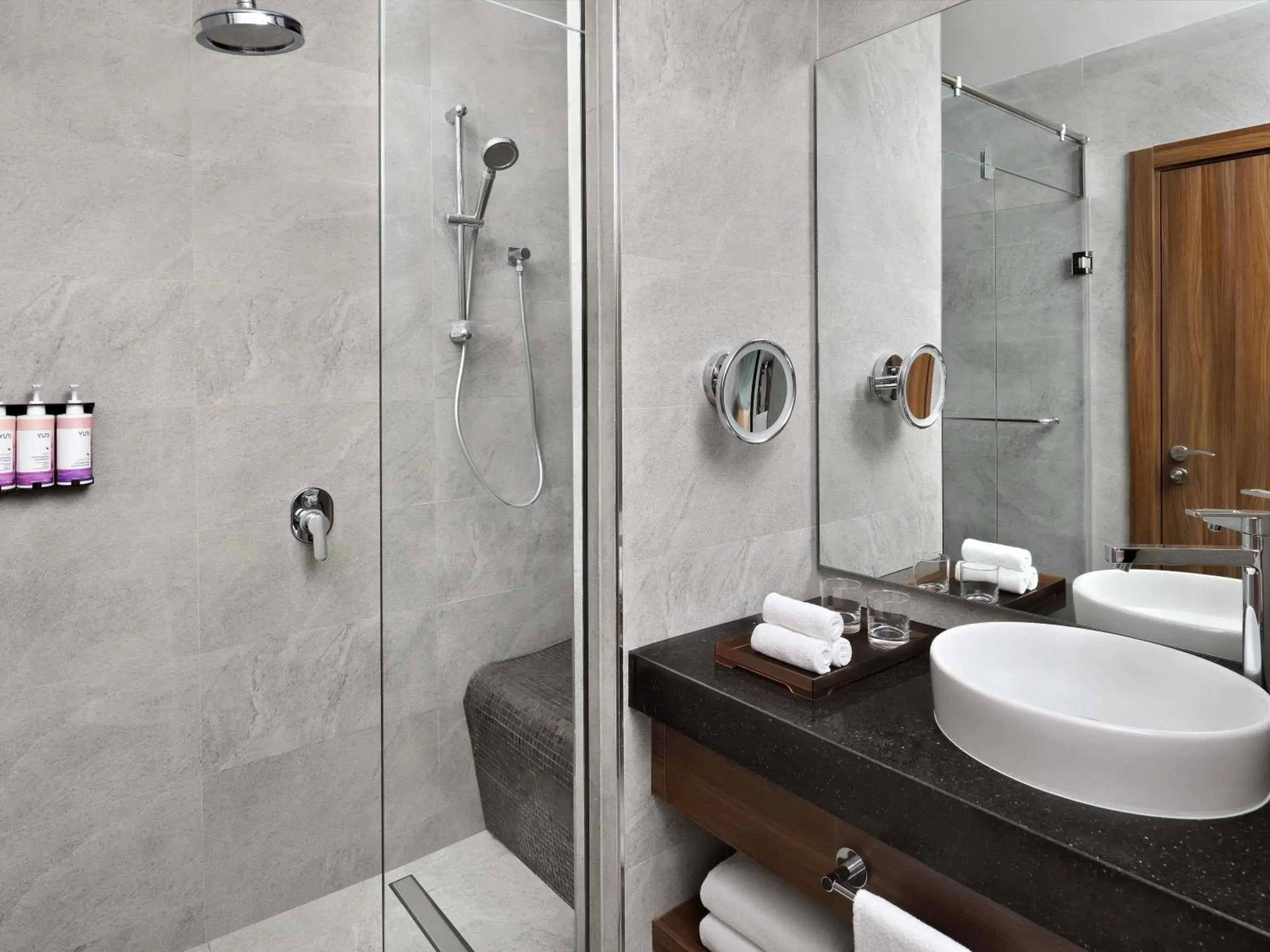 Deluxe King Room in Mövenpick Hotel Apartments Downtown Dubai Deluxe King Room in Mövenpick Hotel Apartments Downtown Dubai