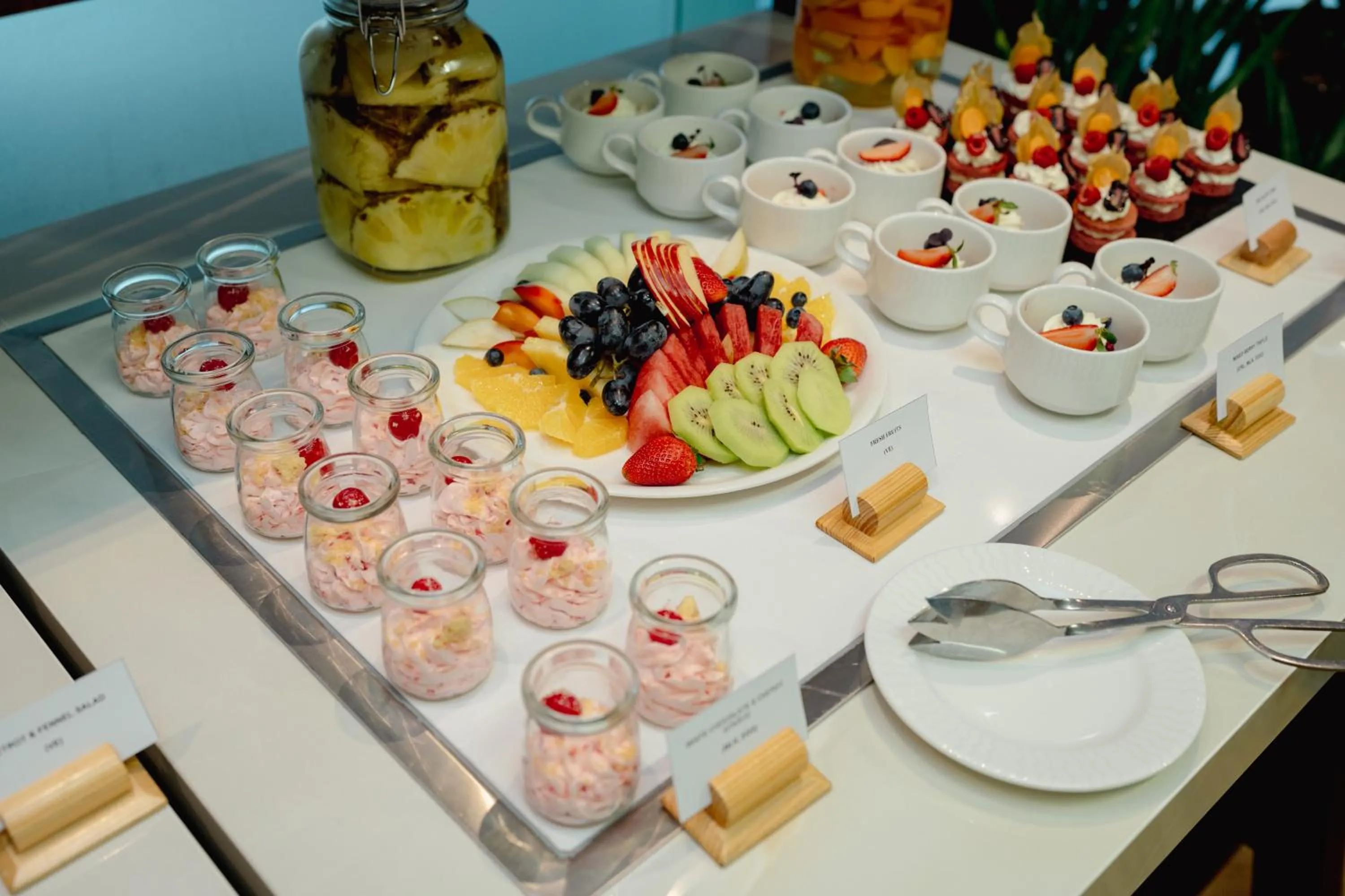 Restaurant/places to eat in Mövenpick Hotel Apartments Downtown Dubai